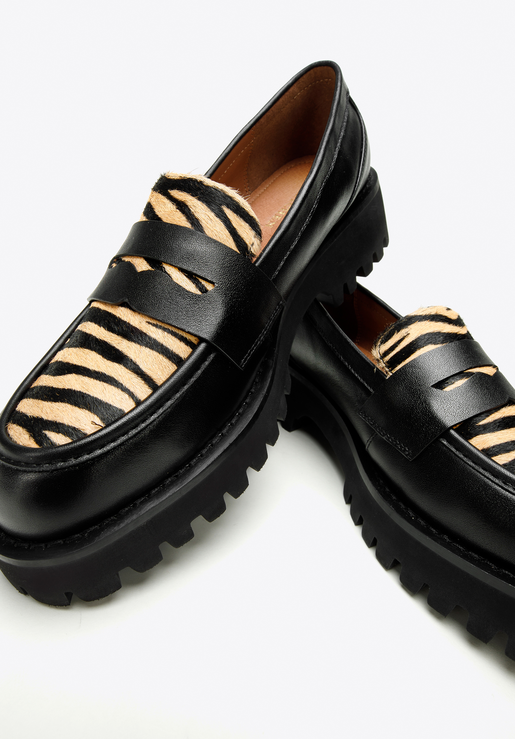 Damskie mokasyny skórzane w zwierzęcy wzór