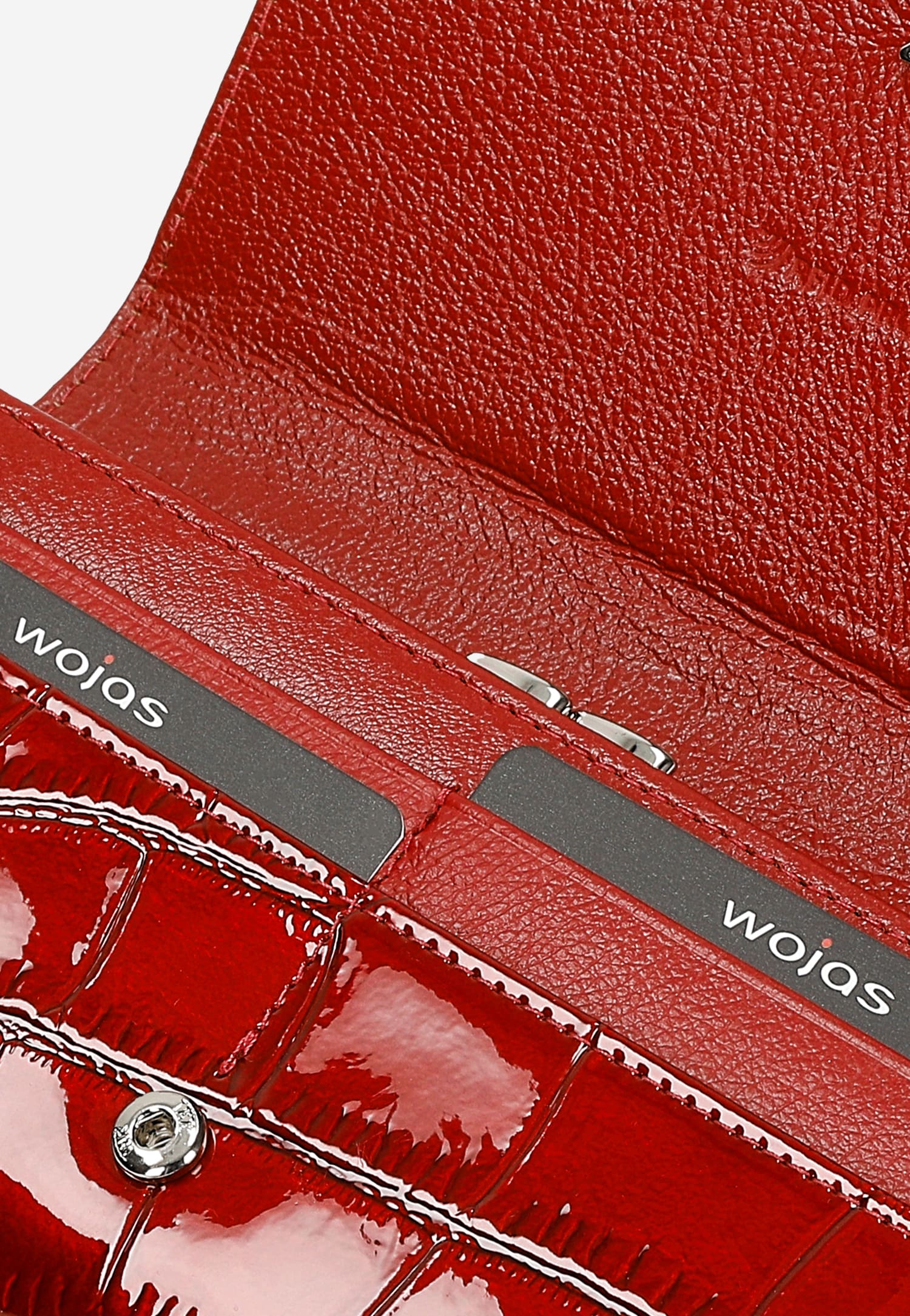 Duży czerwony portfel z lakierowanej skóry z lekko metalicznym połyskiem