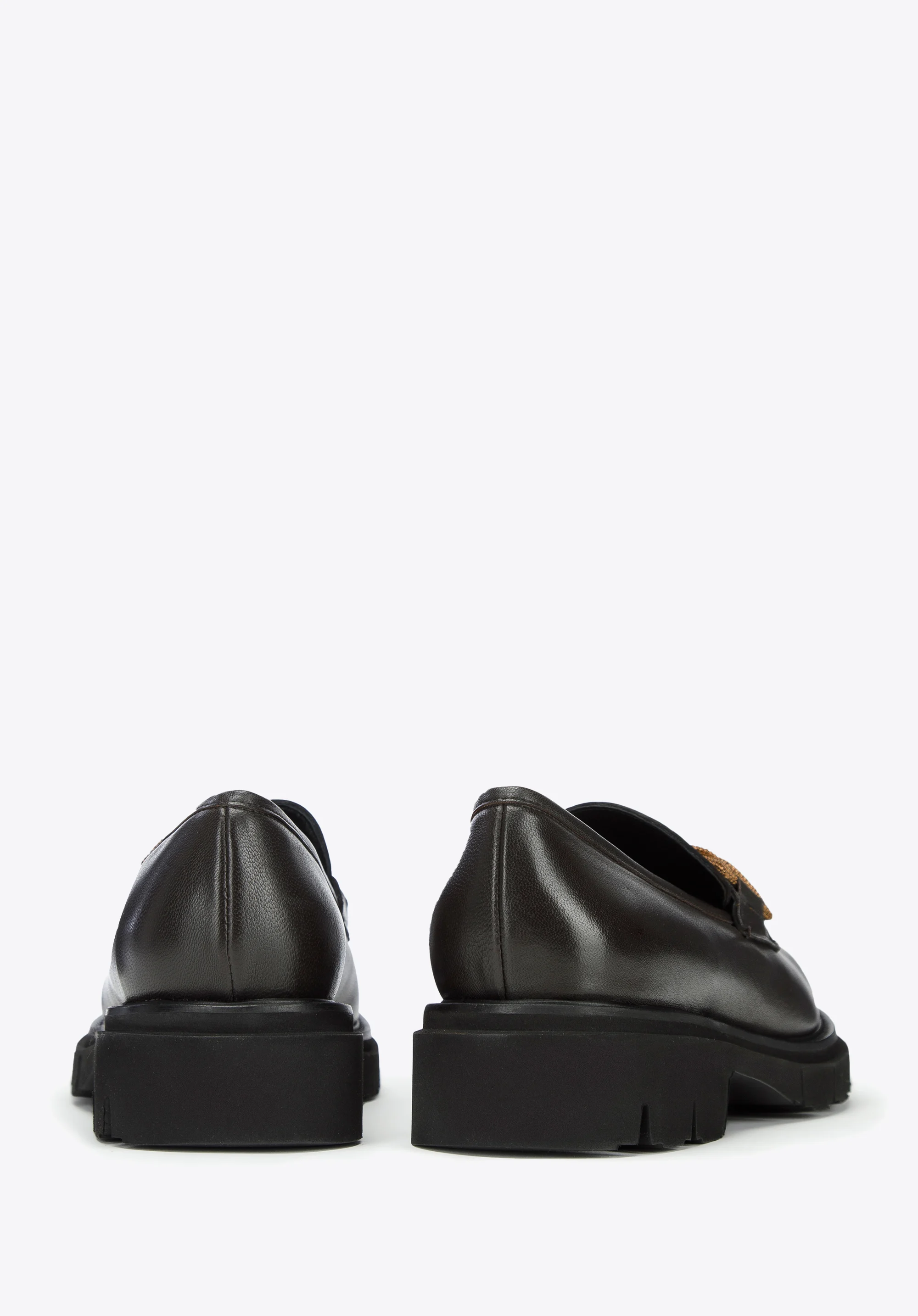 Damskie mokasyny skórzane z ozdobnym łańcuchem na platformie