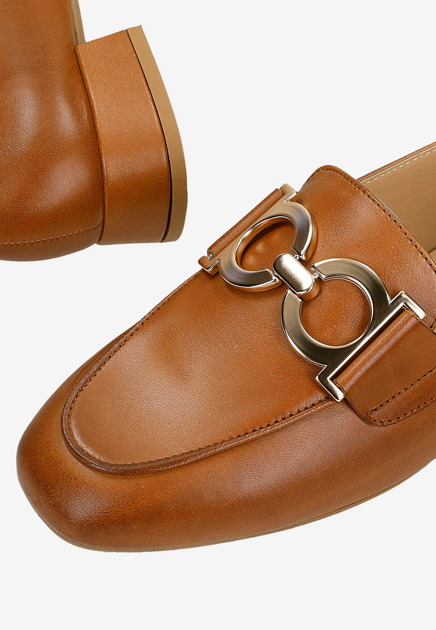 Brązowe wsuwane półbuty na obcasie