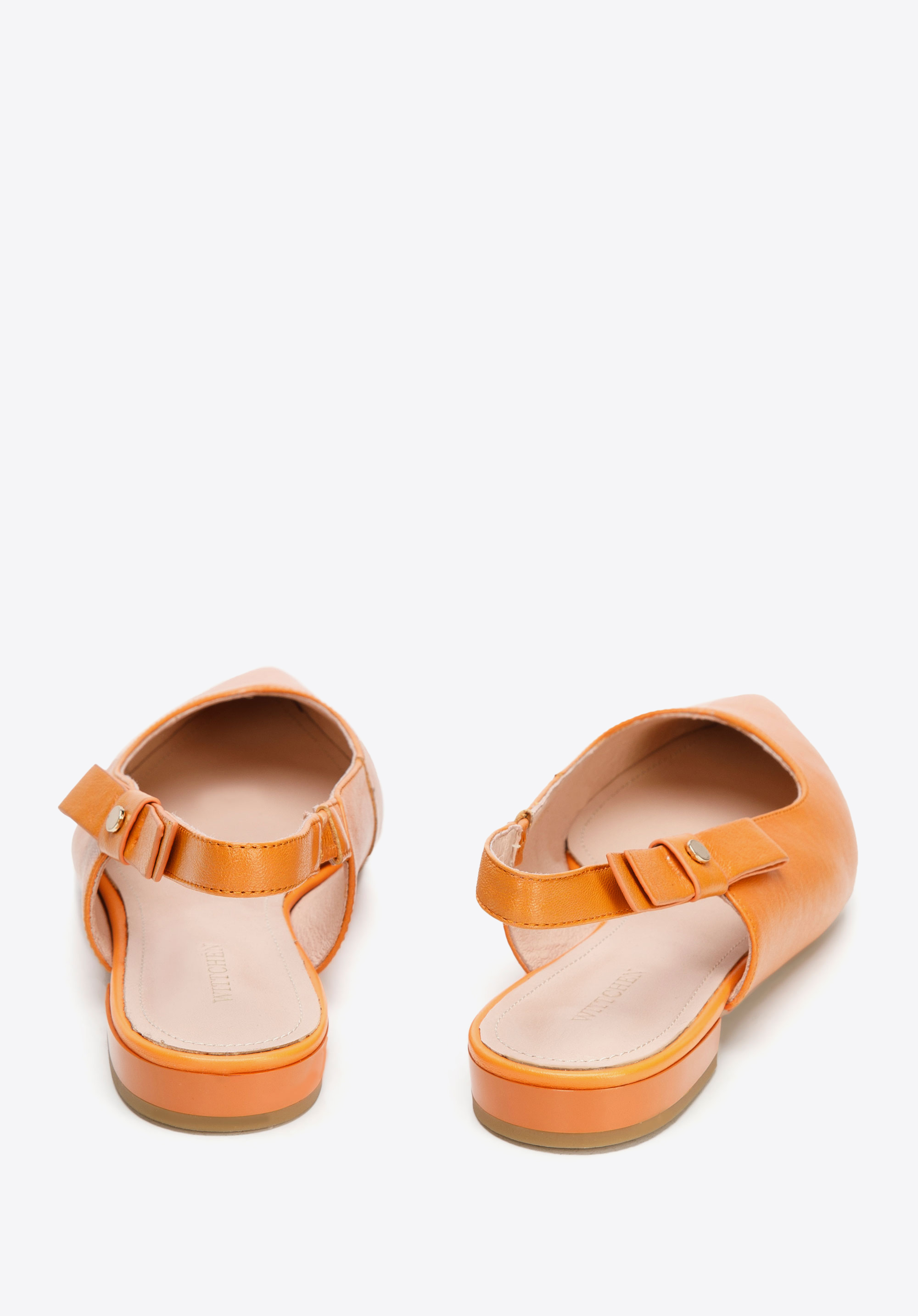 Czółenka skórzane w szpic z odkrytą piętą