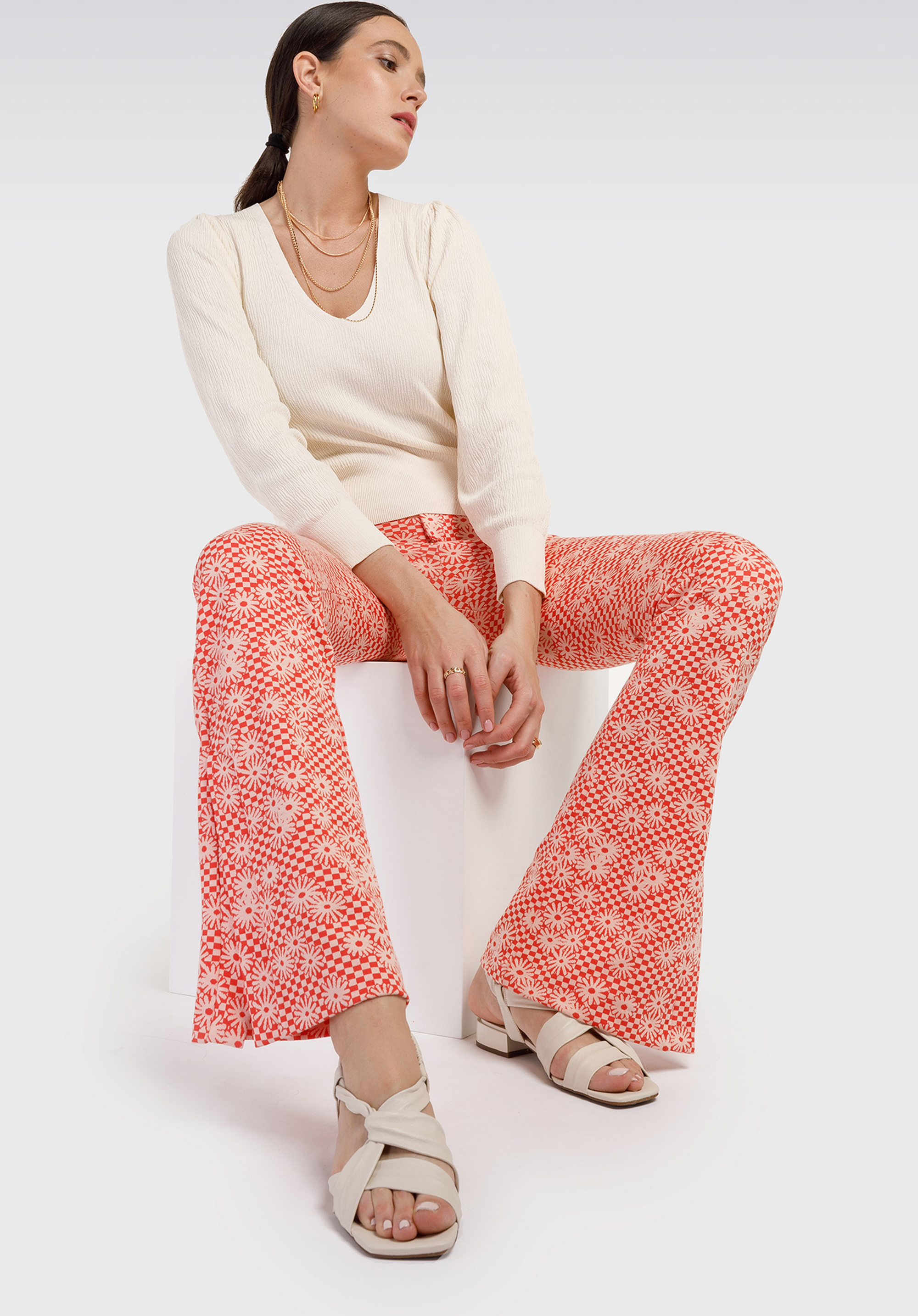 Damskie sandały skórzane z supełkiem na niskim obcasie