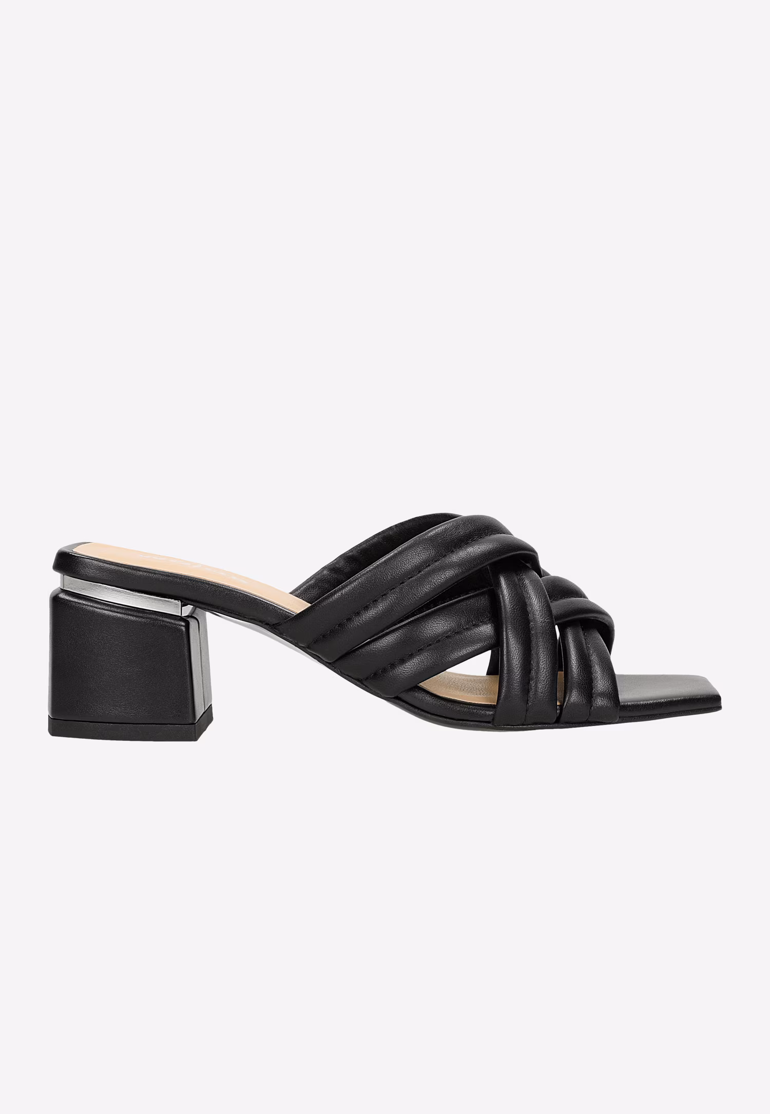 Jasnobrązowe klapki na obcasie z przeplatanymi paskami