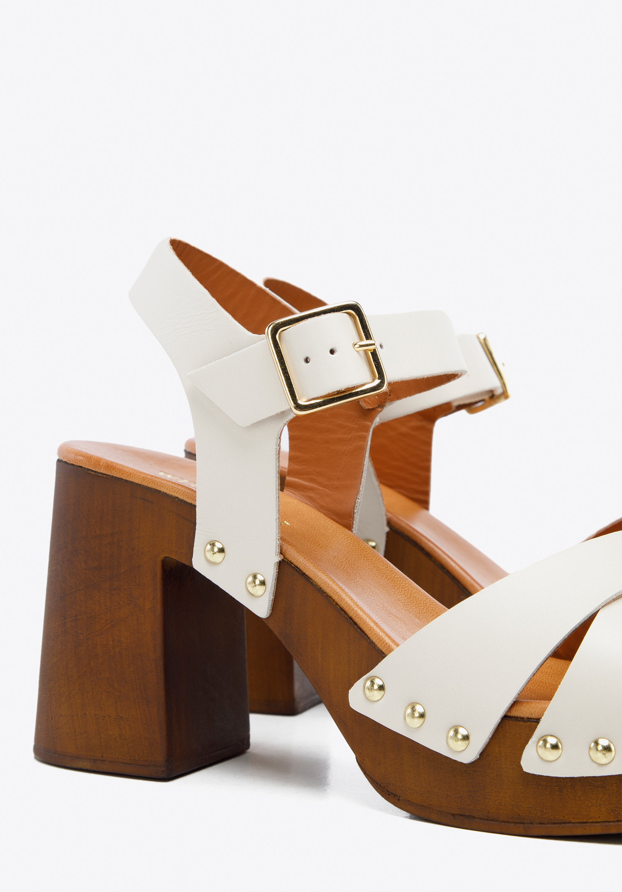 Damskie sandały skórzane z paskami na krzyż