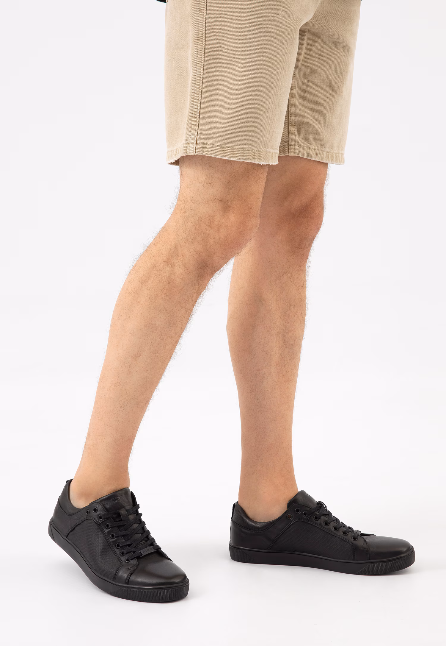 Brązowe trampki męskie z ciekawym tłoczeniem