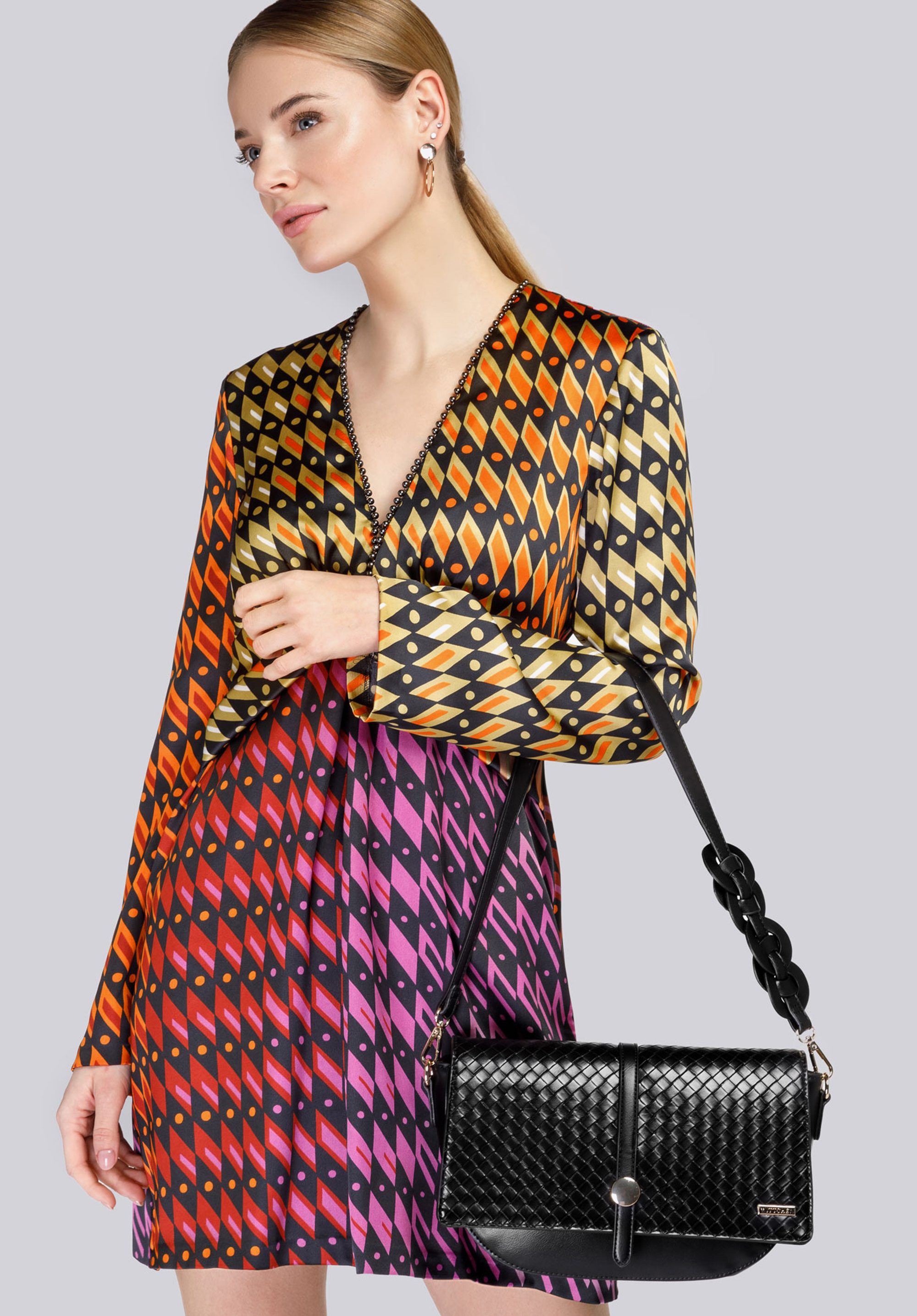 Torebka półksiężyc z plecionką