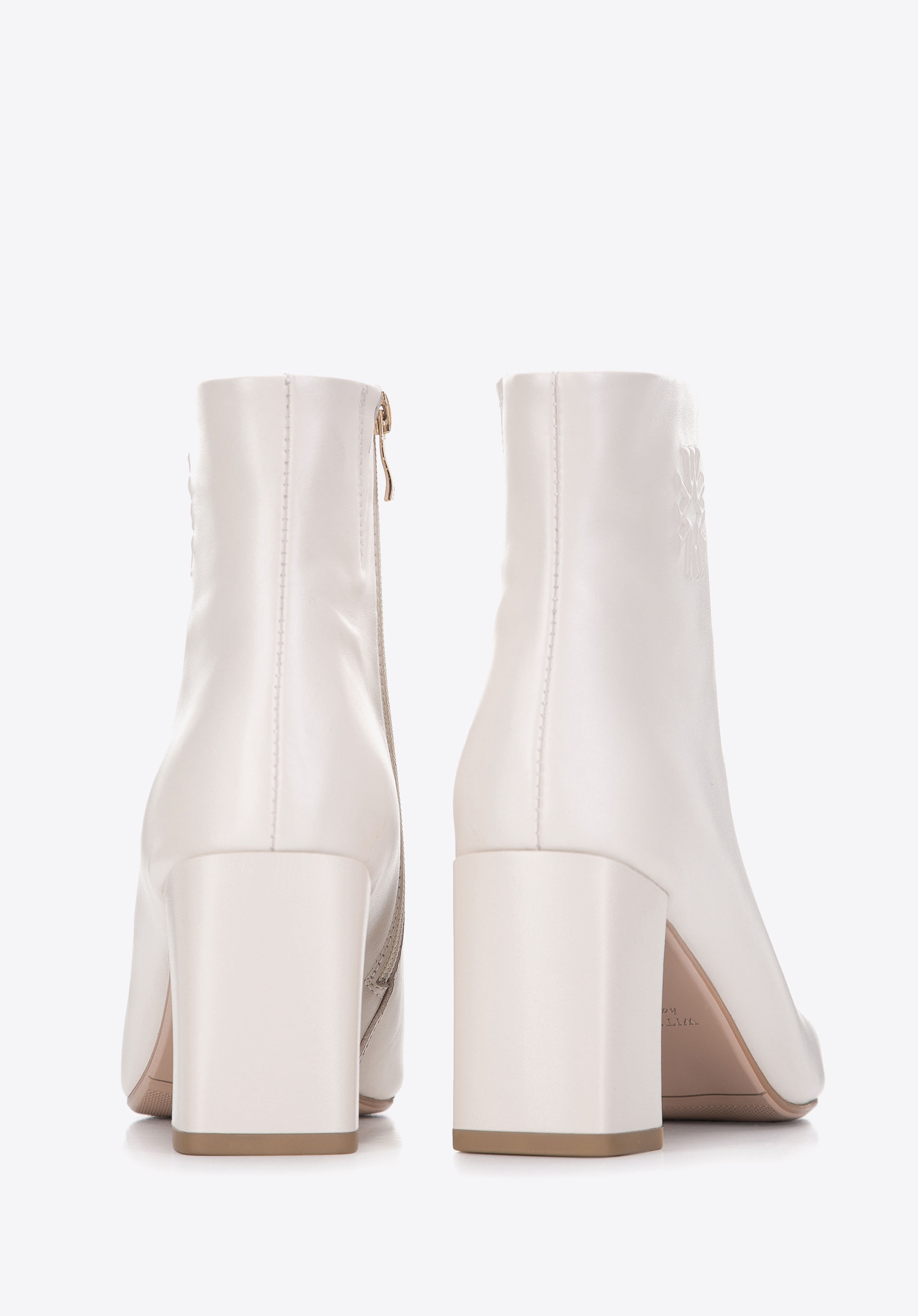 Damskie botki skórzane z monogramem