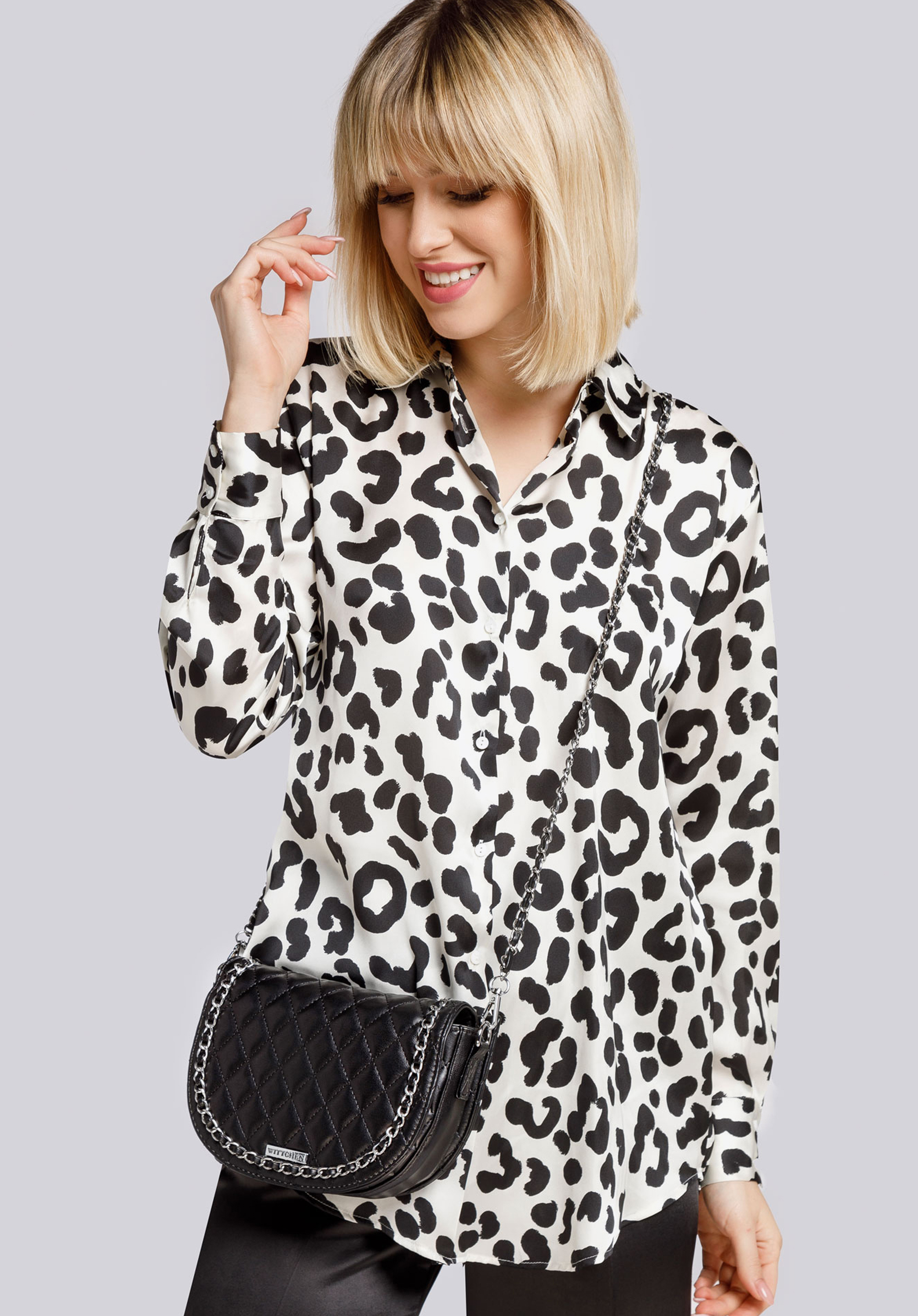 Damska listonoszka pikowana z klapą i łańcuszkiem