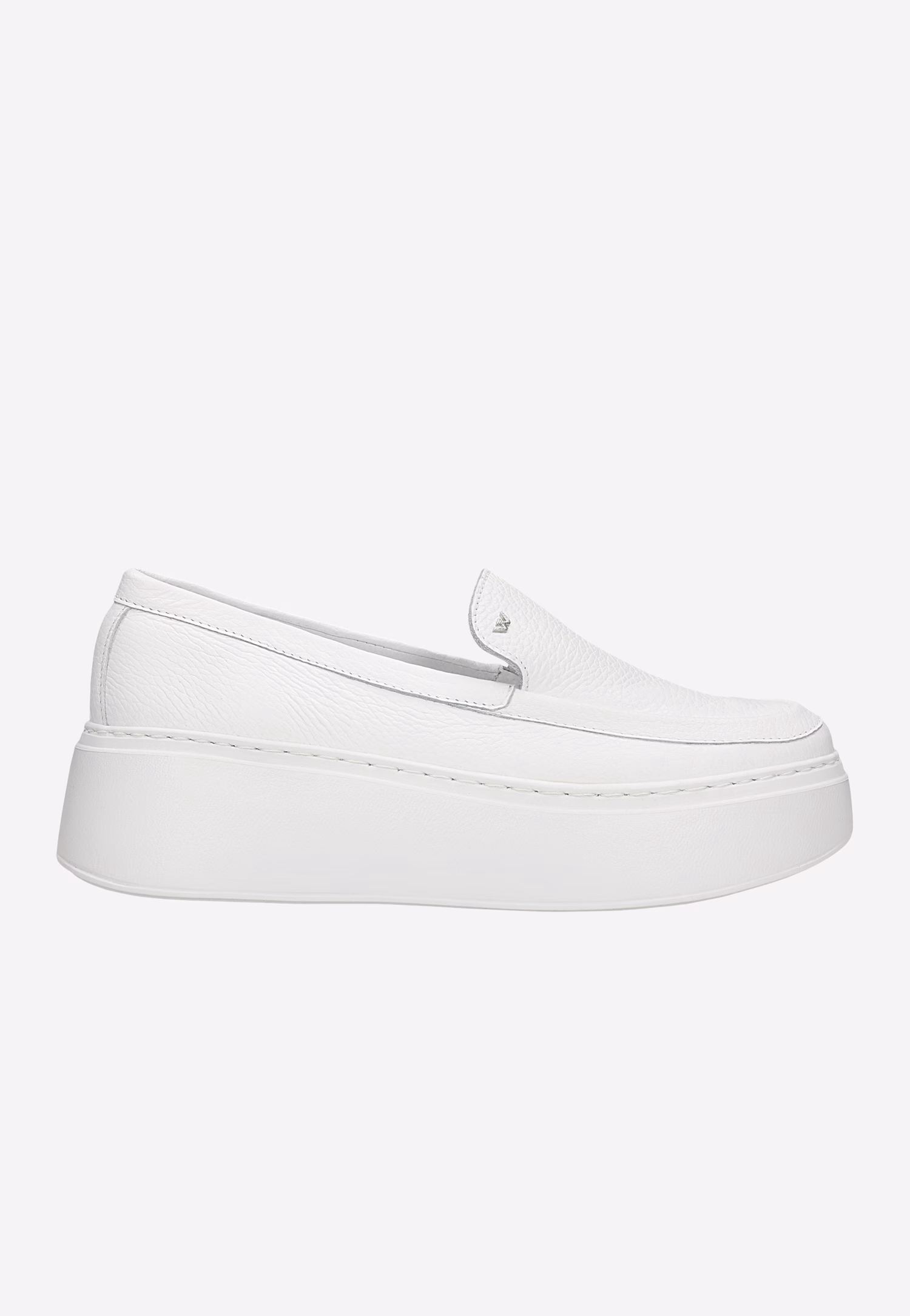 Białe wsuwane półbuty damskie ze skóry naturalnej