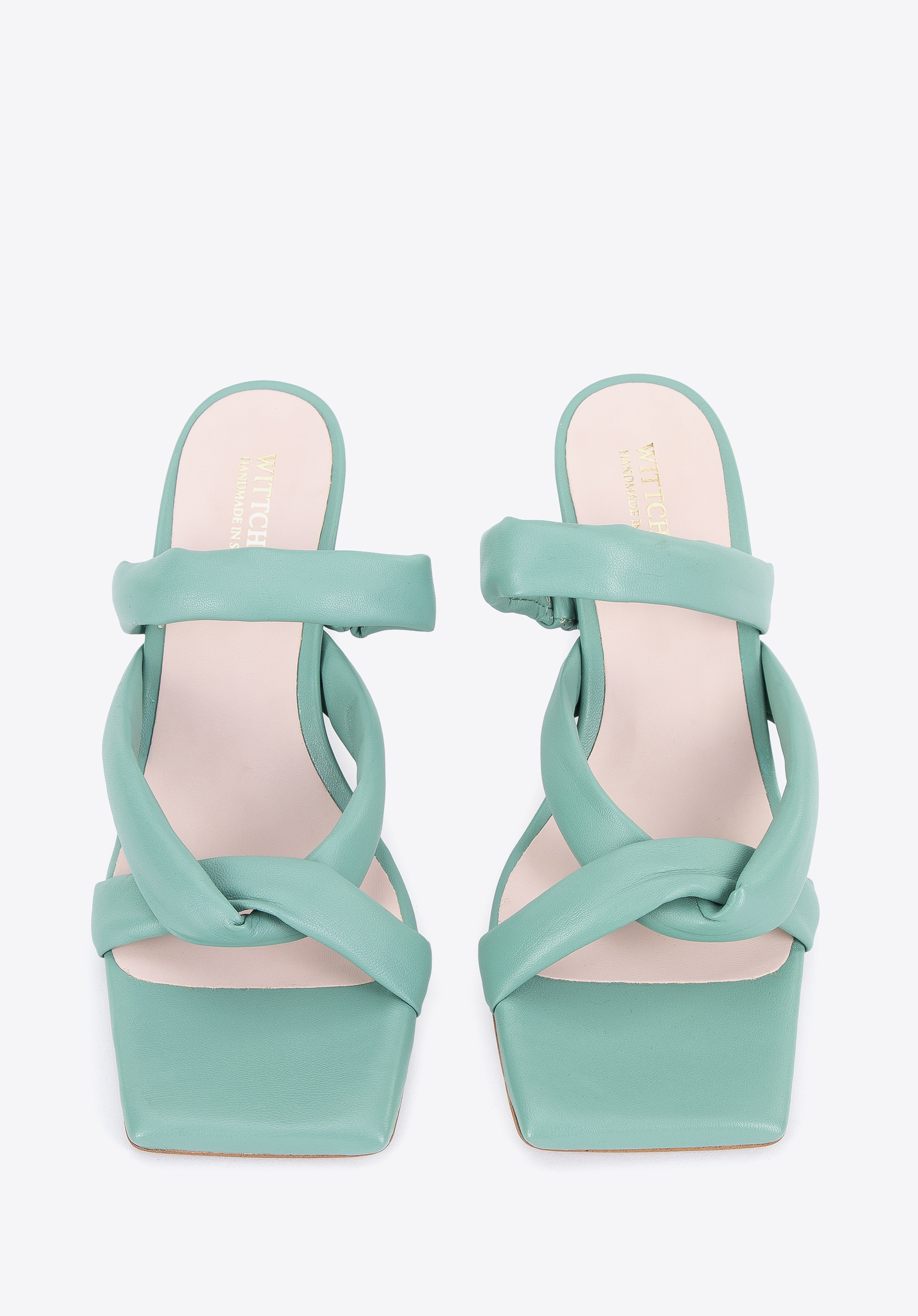 Damskie klapki skórzane z miękkimi paskami