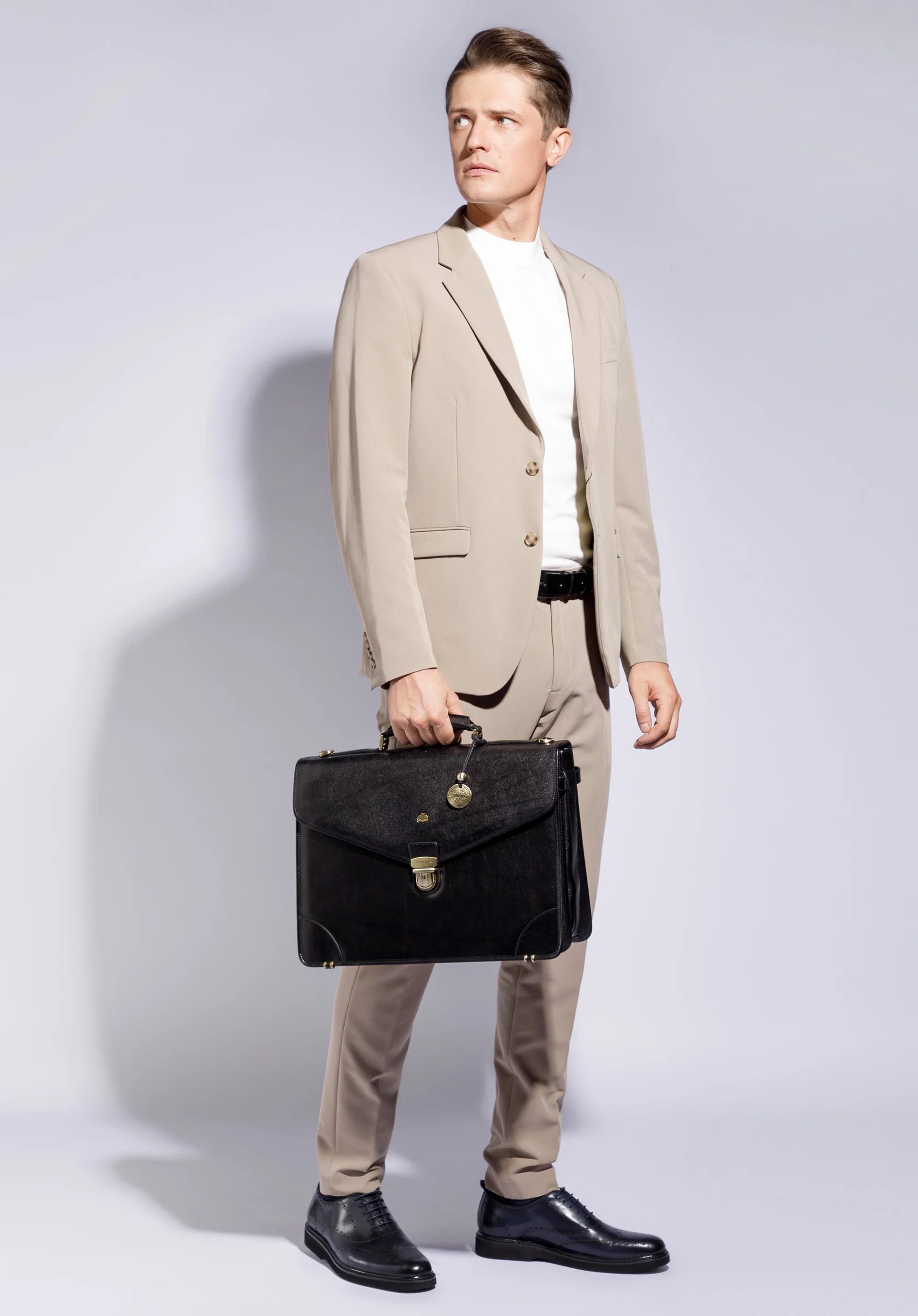 Teczka skórzana z trójkątną klapą