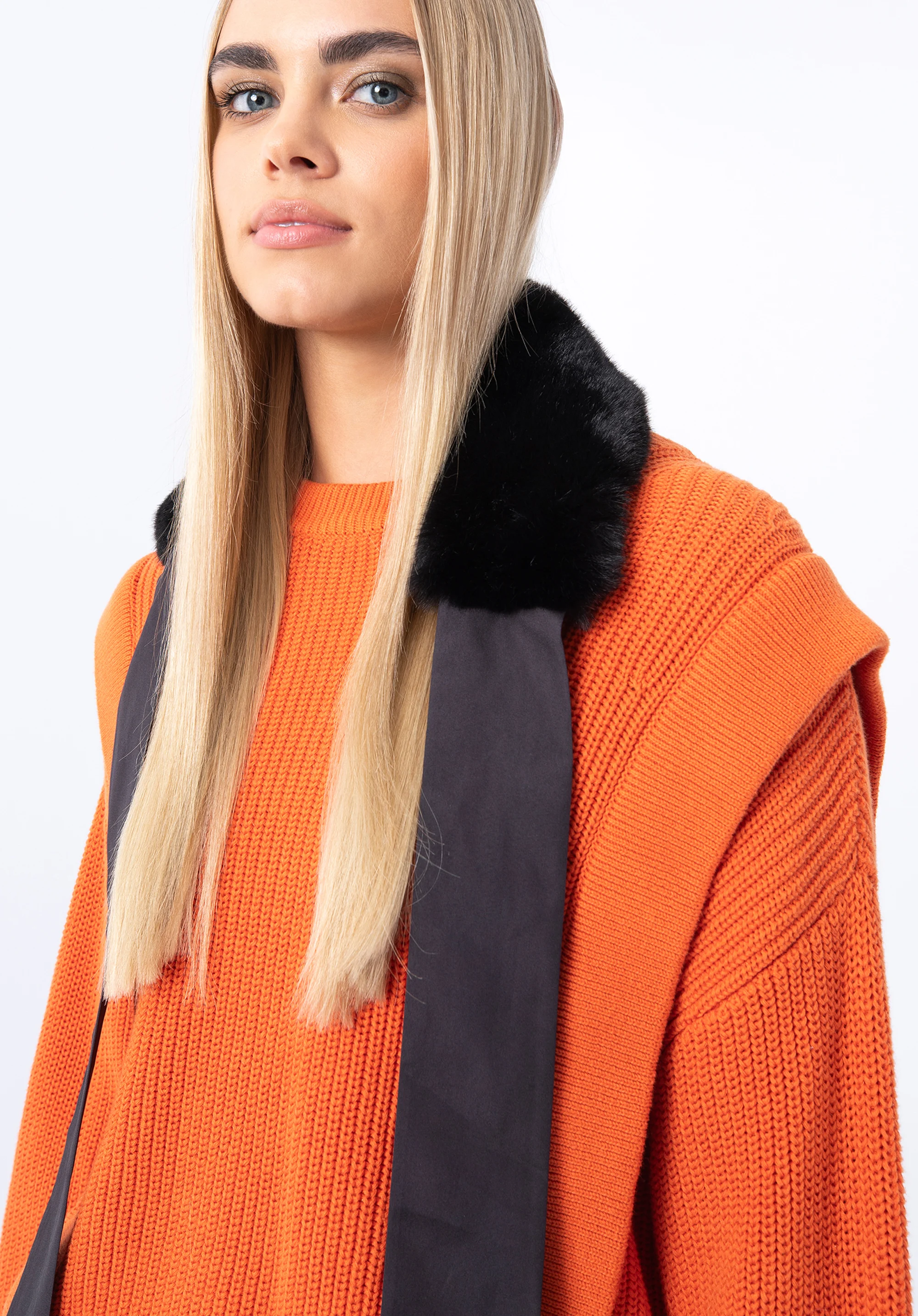 Damski szalik ze sztucznym futerkiem