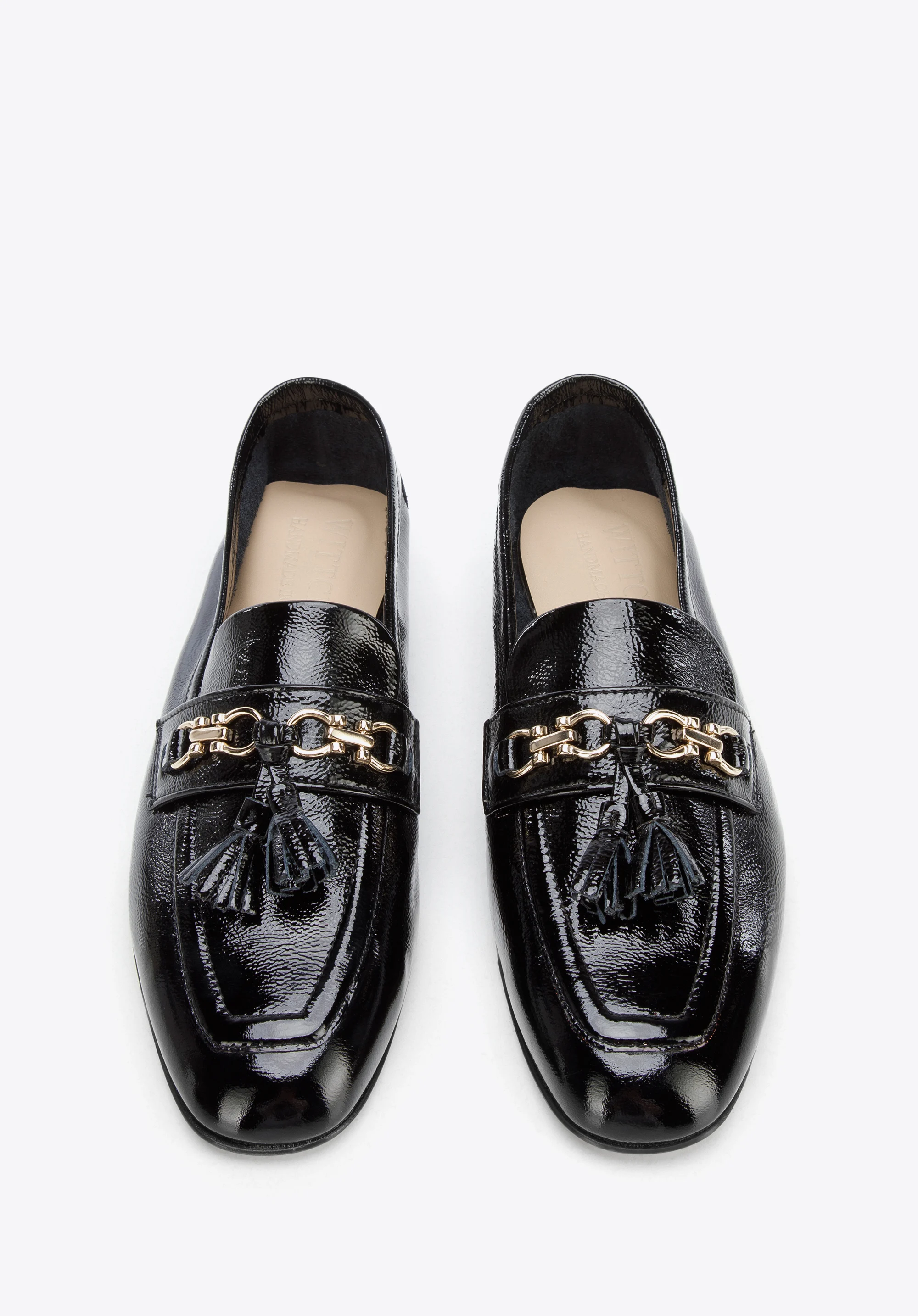 Damskie mokasyny z lakierowanej skóry z chwostem i klamerkami