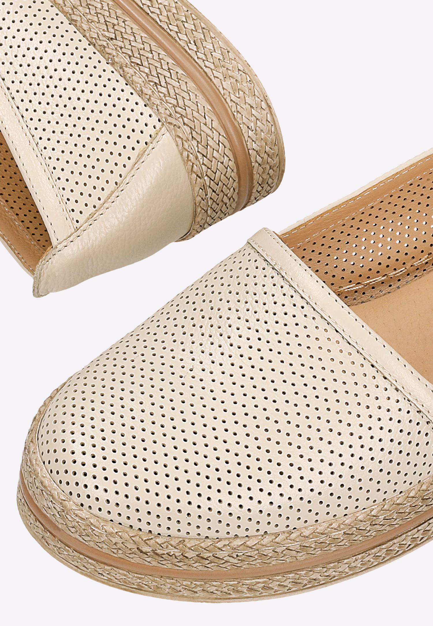 Beżowe ażurowe półbuty w stylu espadryli