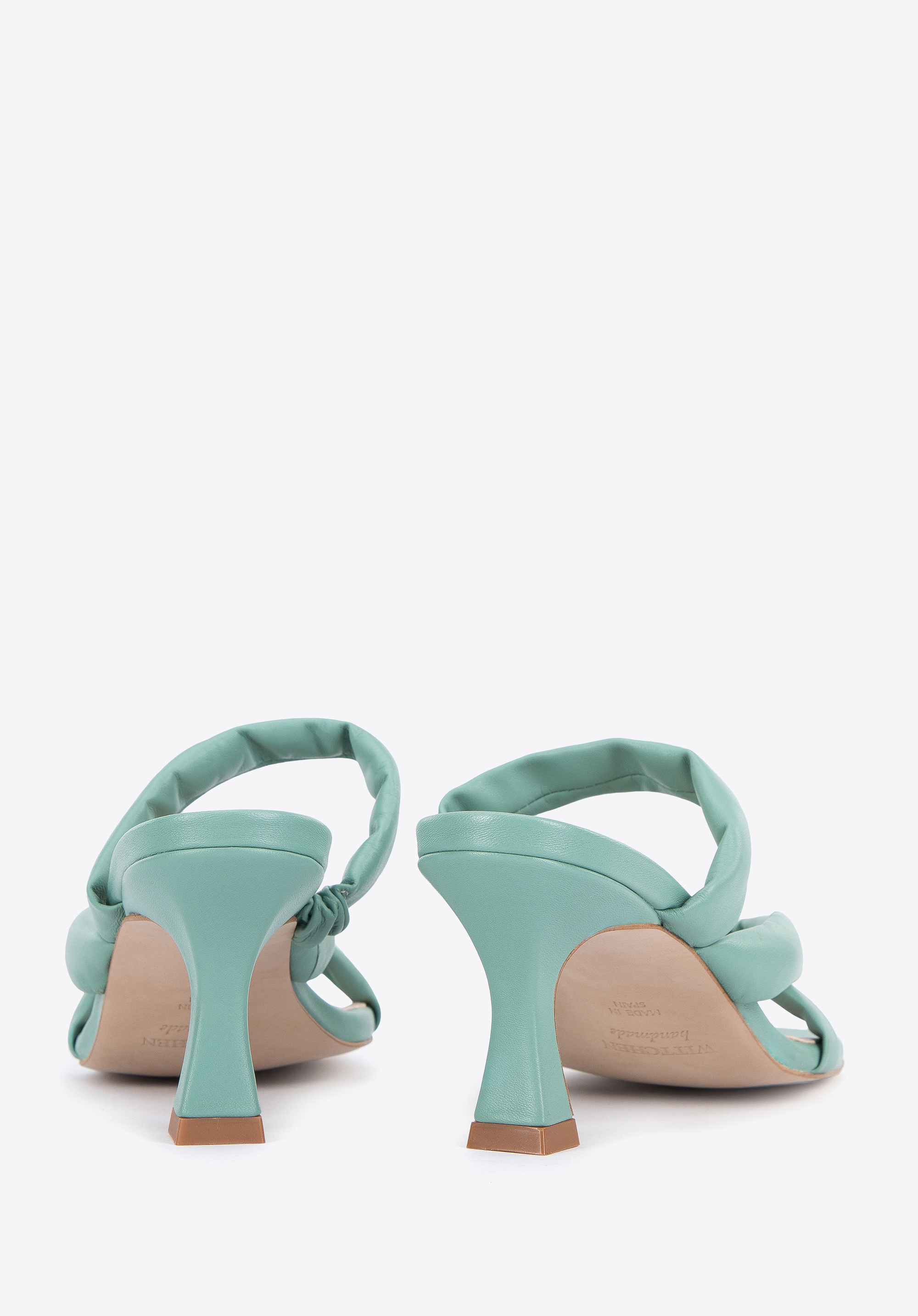 Damskie klapki skórzane z miękkimi paskami