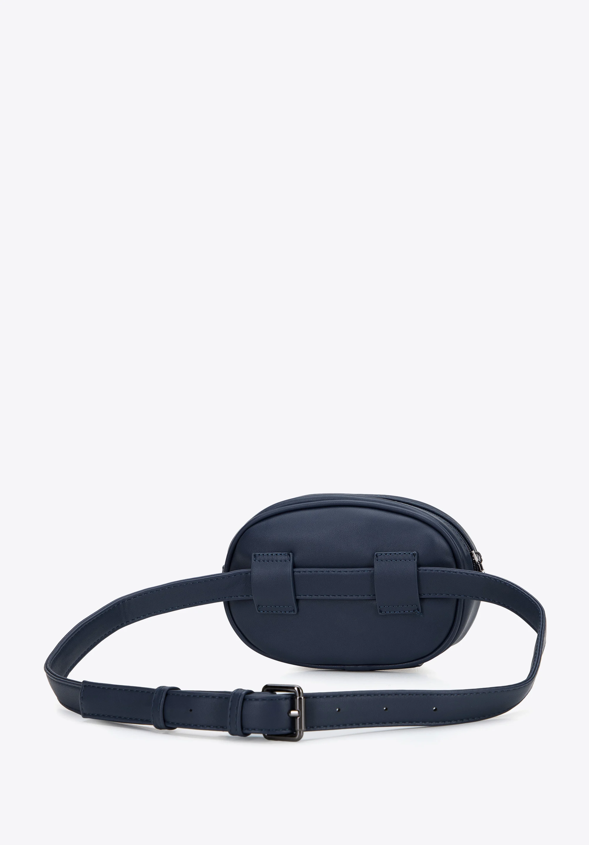 Damska torebka nerka z nitami i ozdobnymi przeszyciami