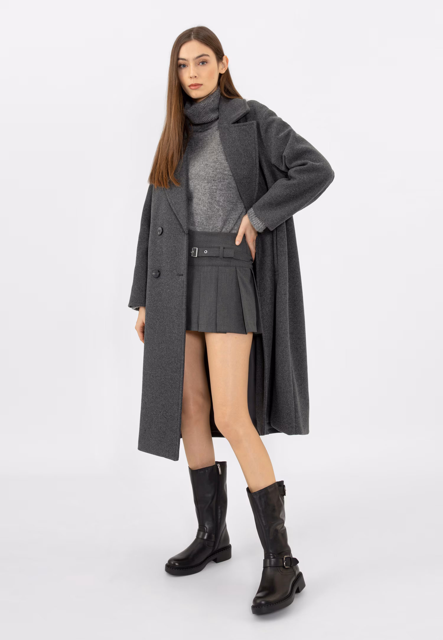 Czarne skórzane bikery damskie z klamrami