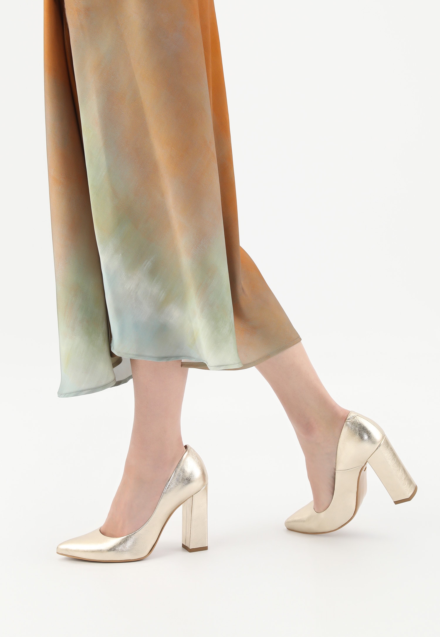 Czarne czółenka damskie na wysokim słupku