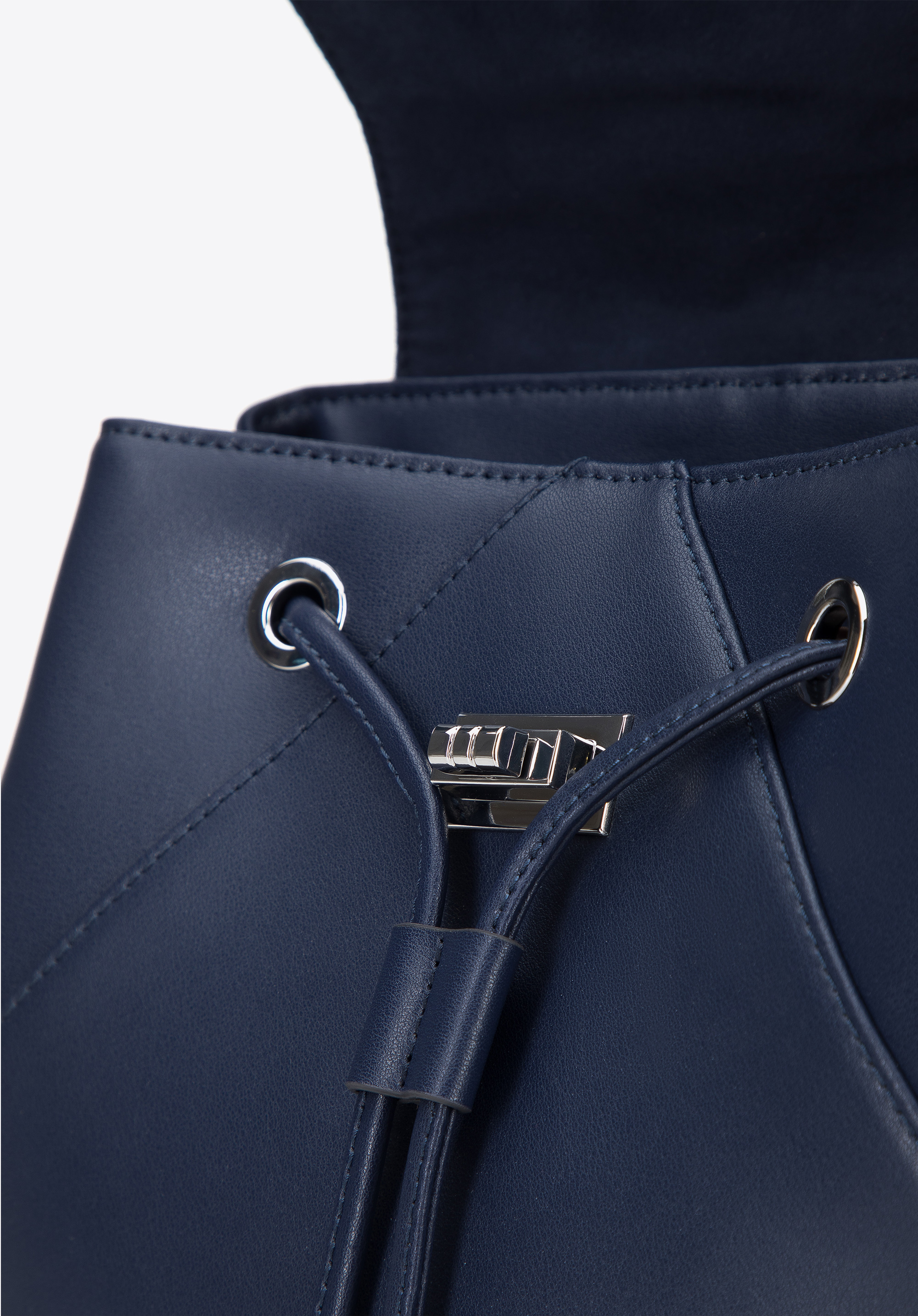 Damski plecak worek skórzany z przeszyciami