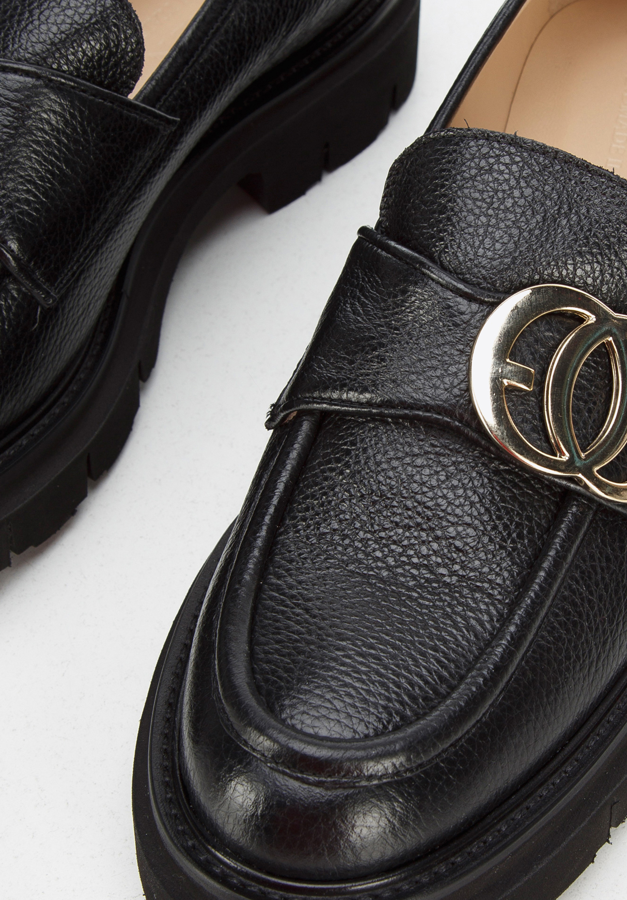 Damskie mokasyny skórzane ze sprzączką na grubej podeszwie