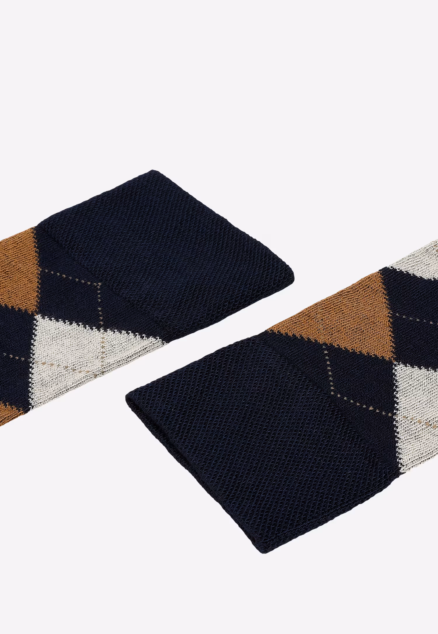 Granatowe wysokie skarpety w niebieskie romby