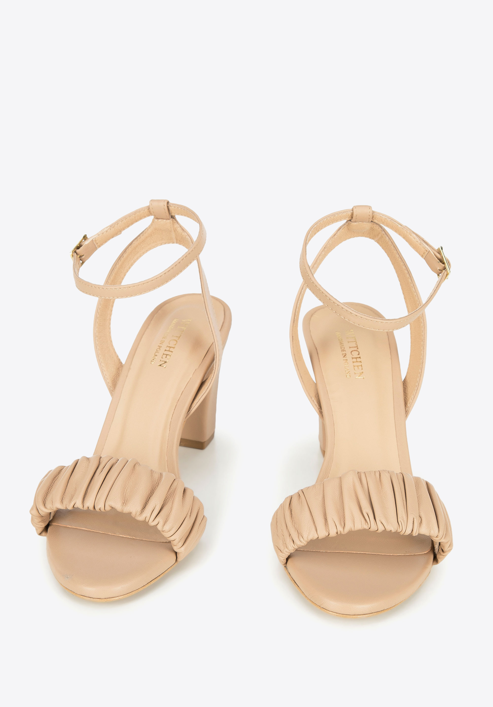 Damskie sandały z marszczonej skóry na słupku