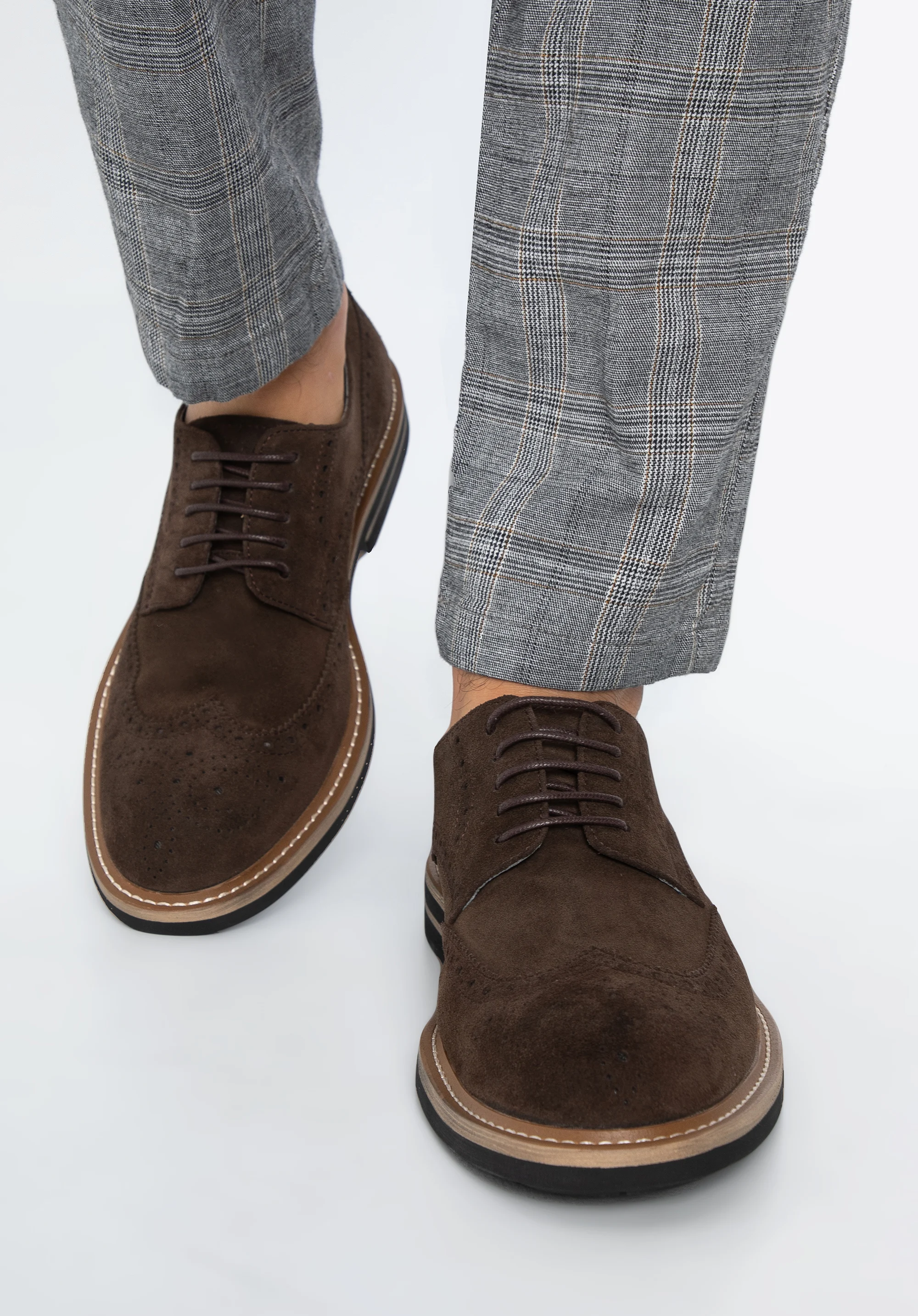 Męskie brogsy zamszowe z kontrastową nitką