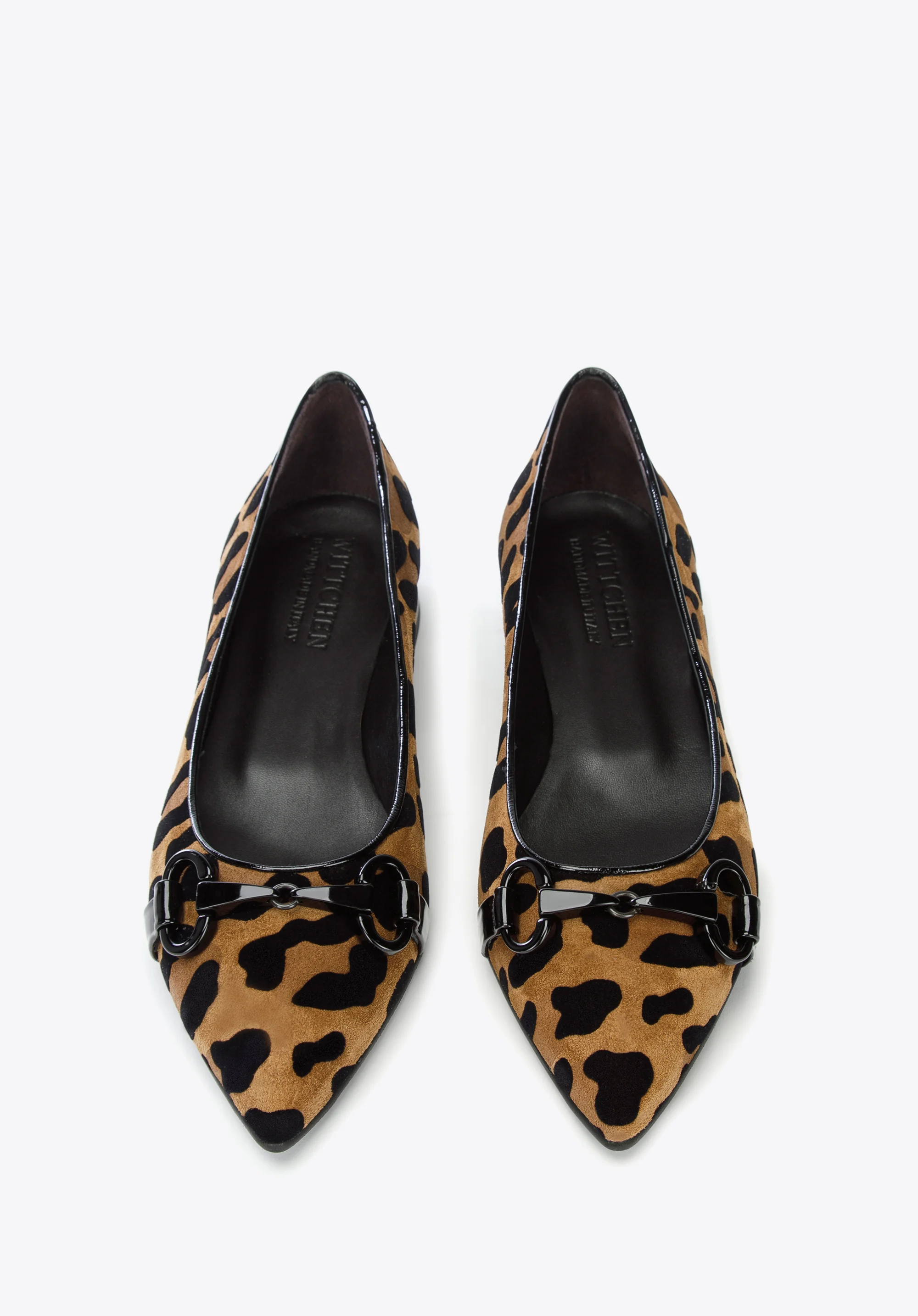 Czółenka zamszowe w zwierzęcy wzór z klamrą