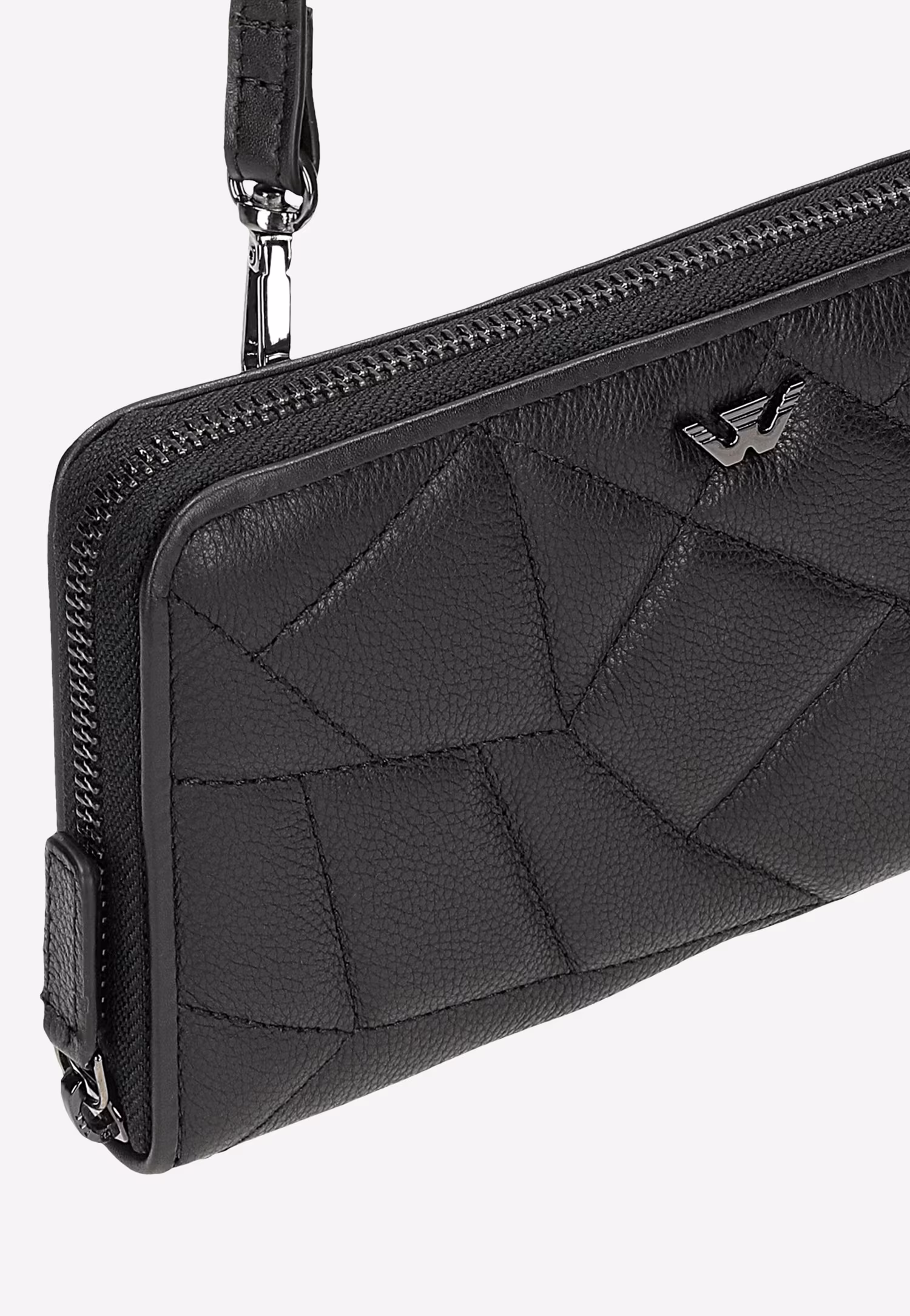 Czarny skórzany portfel z geometrycznym pikowaniem z paskiem