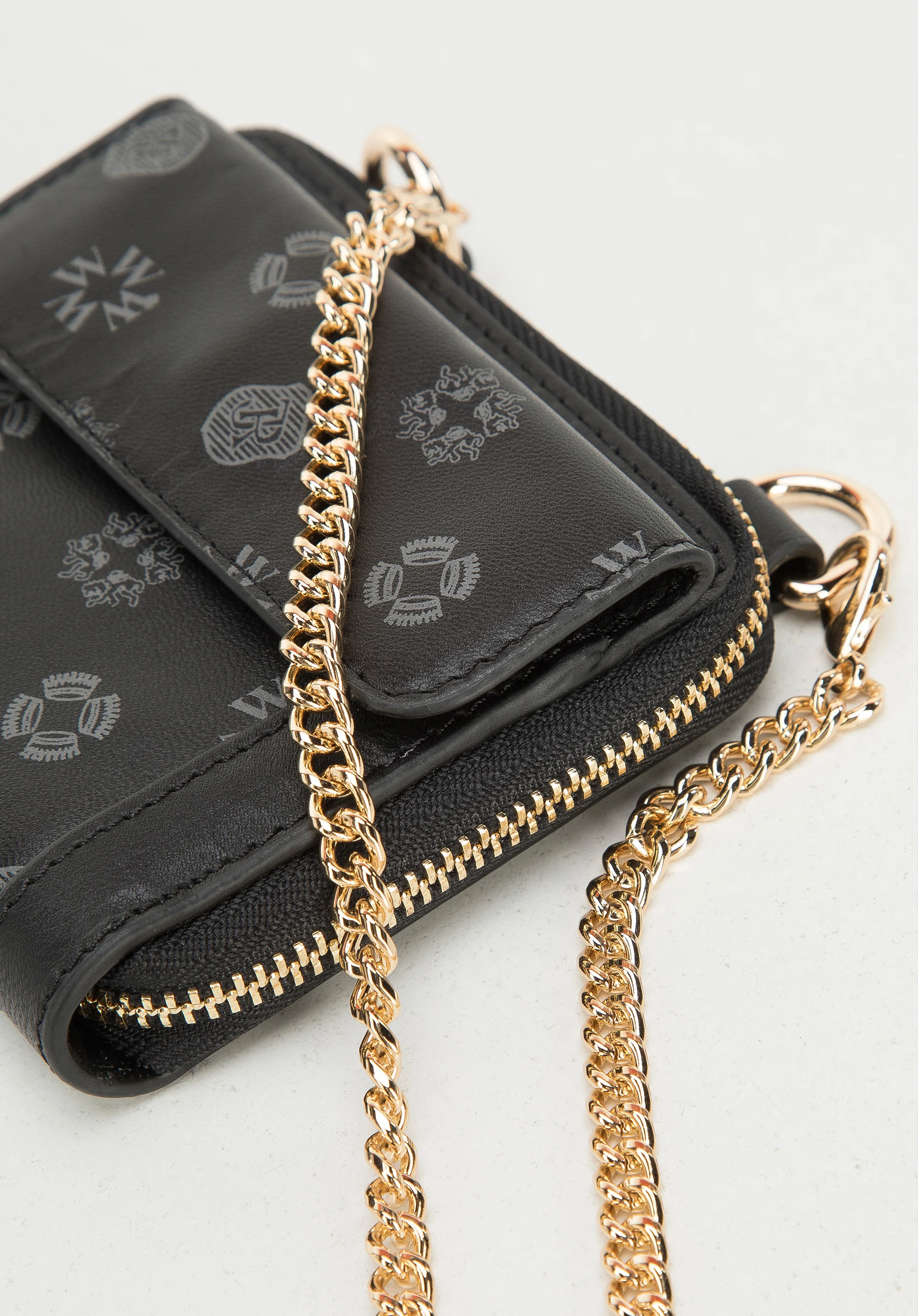 Damski portfel skórzany na łańcuszku