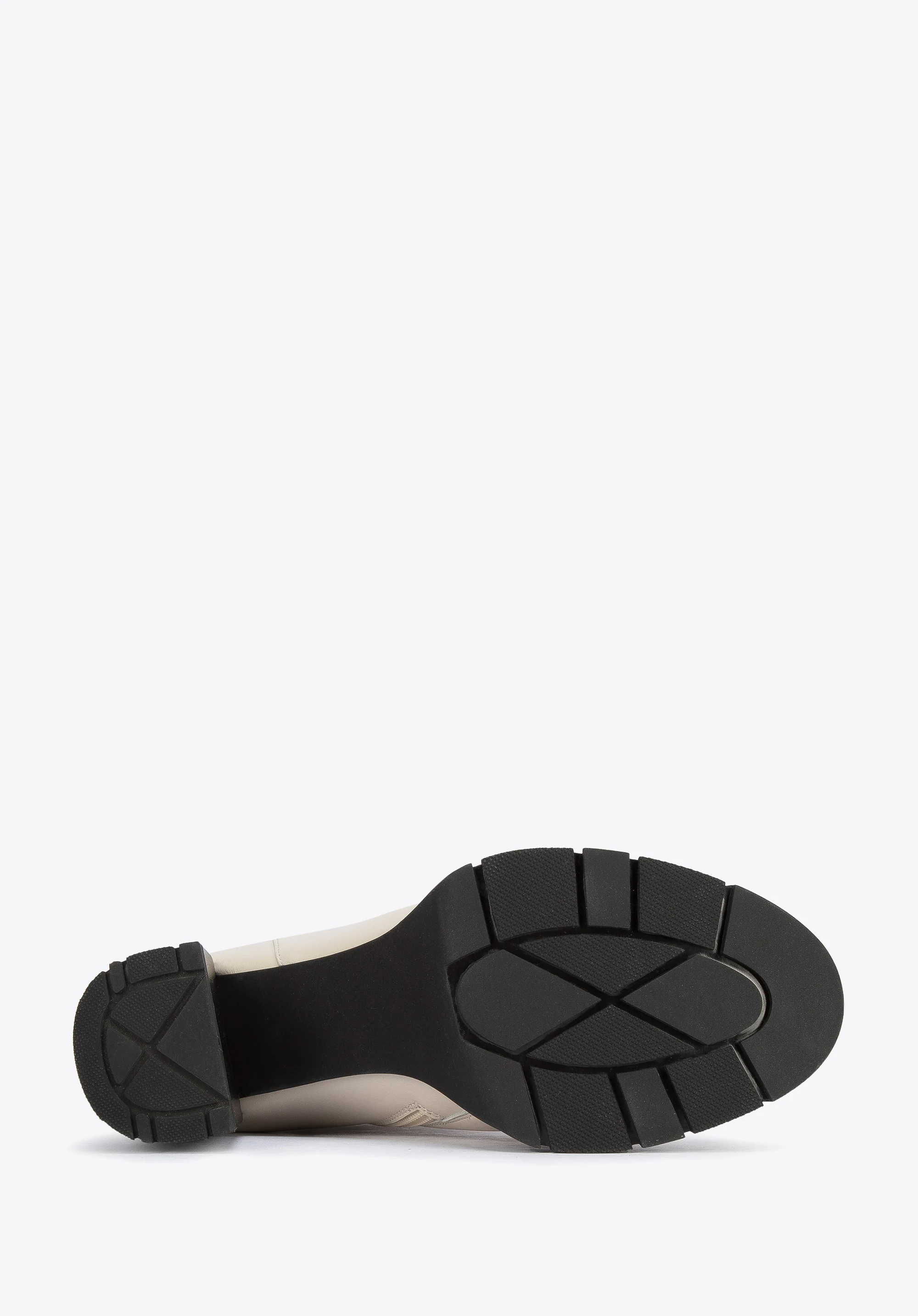 Damskie botki skórzane z ozdobnymi ćwiekami