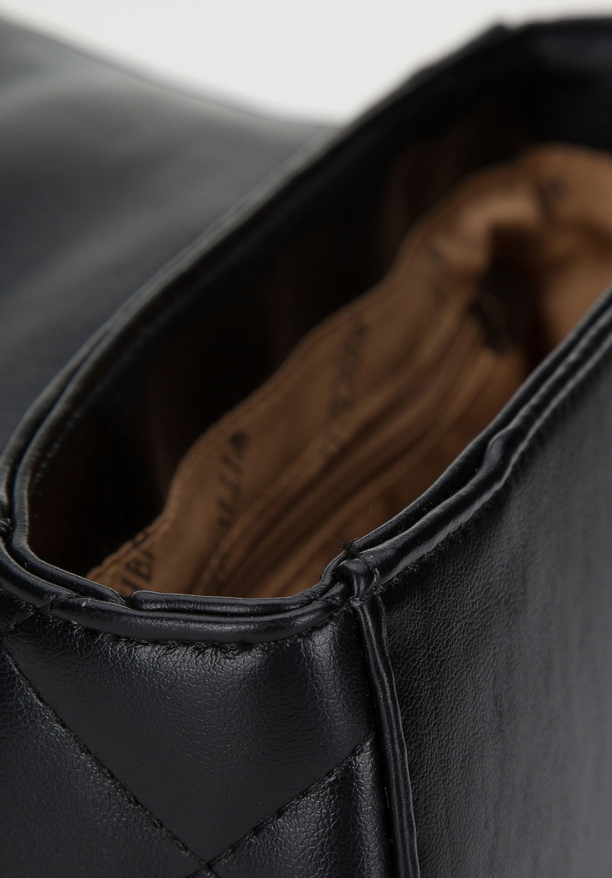 Damska torebka z pikowanej ekoskóry