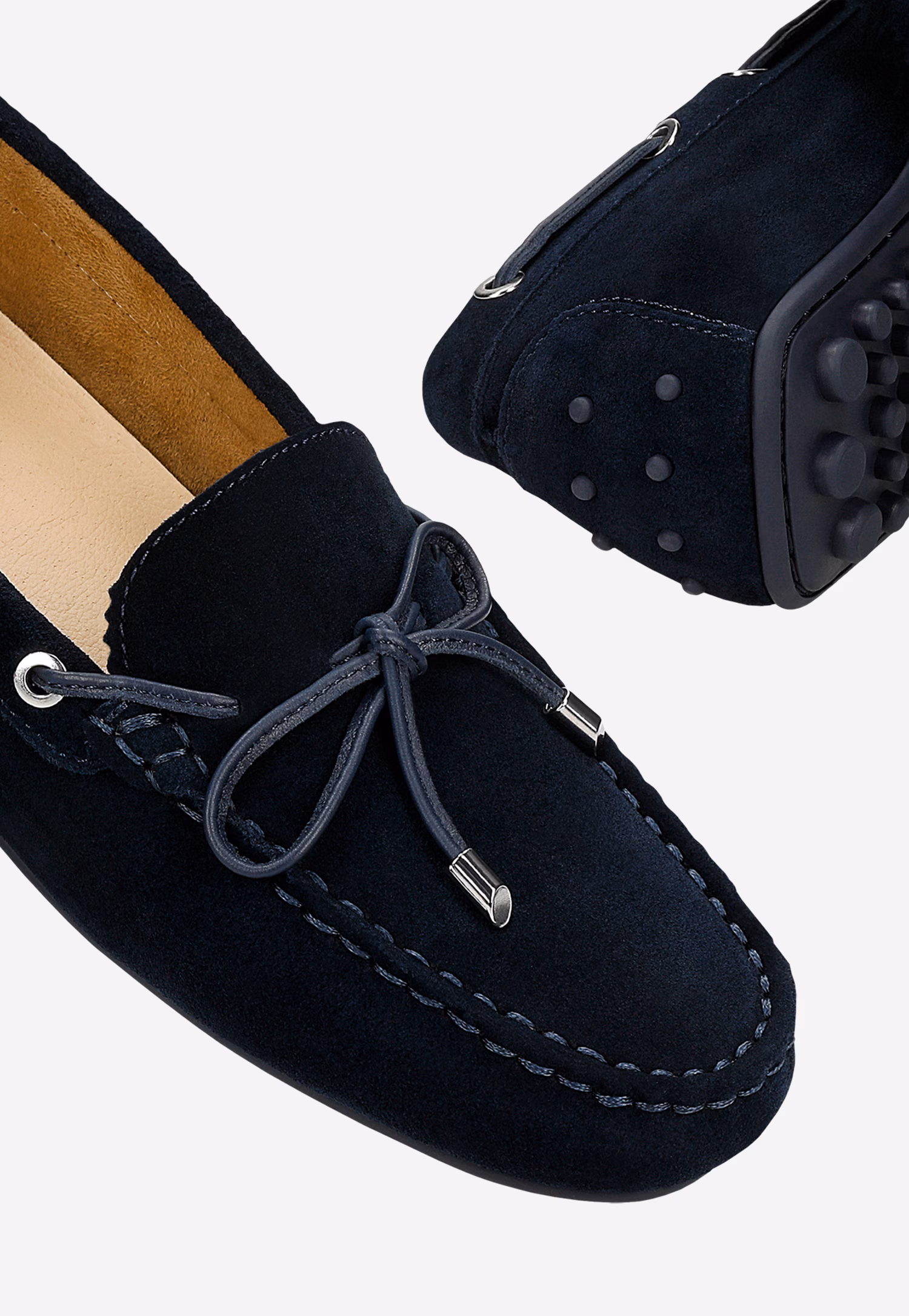 Beżowe mokasyny damskie z dwoiny