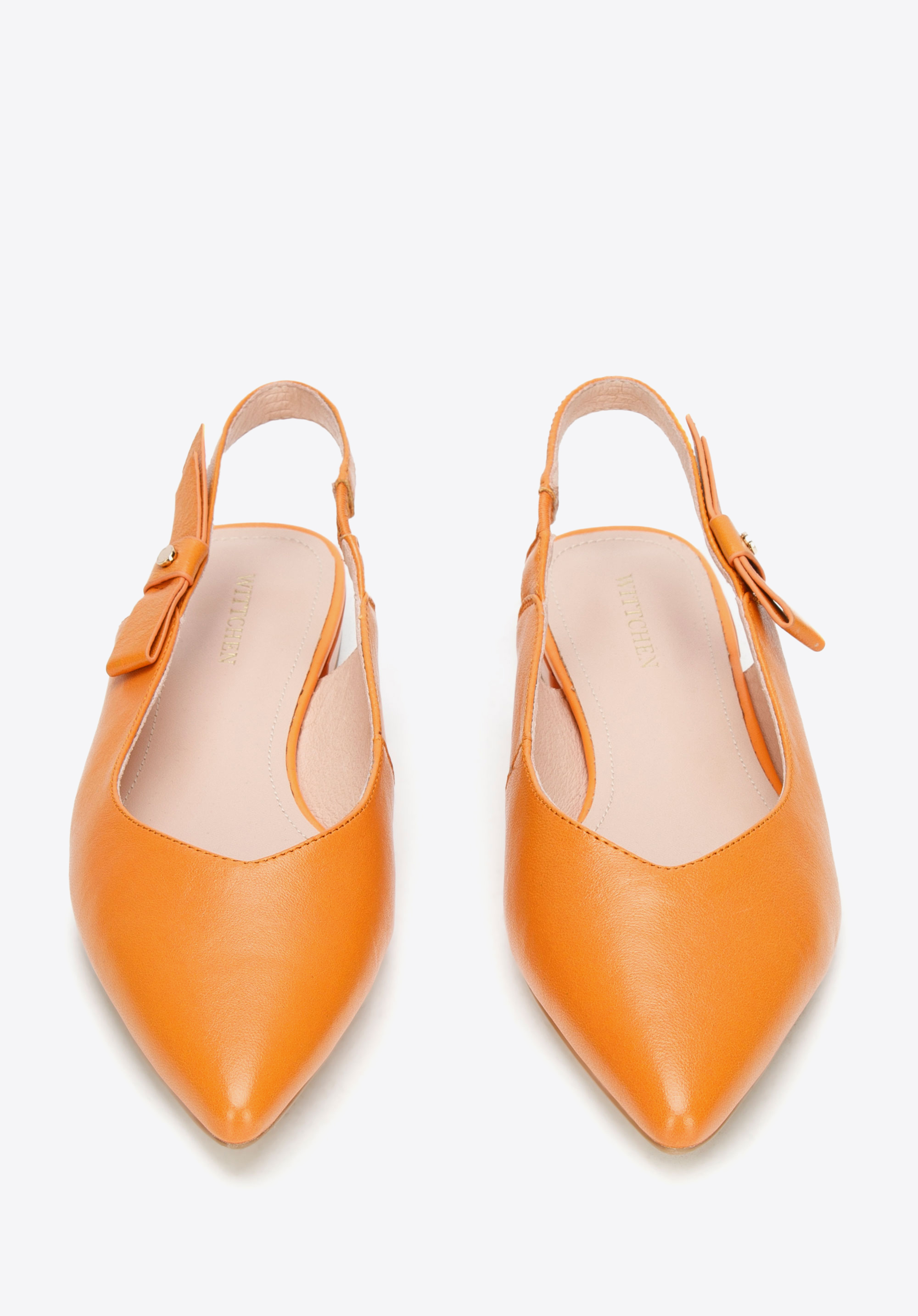 Czółenka skórzane w szpic z odkrytą piętą