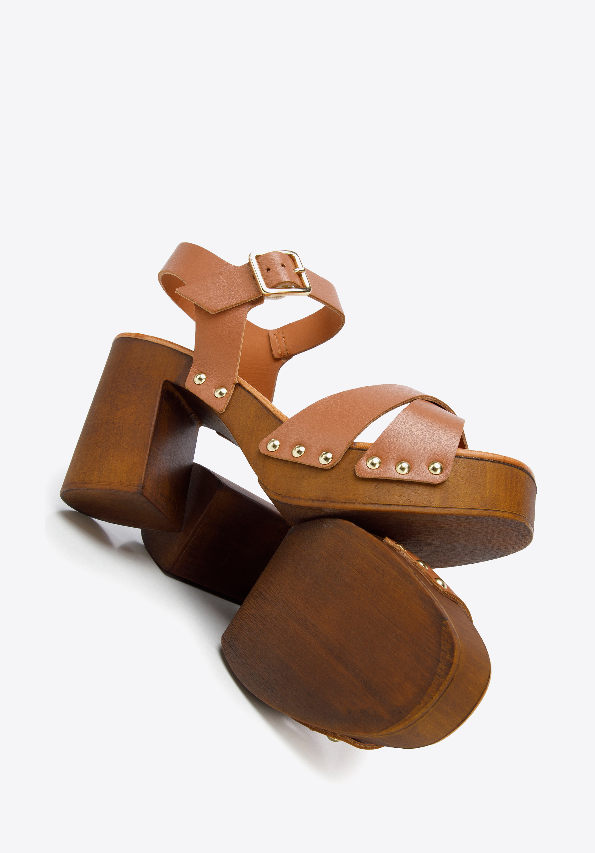 Damskie sandały skórzane z paskami na krzyż