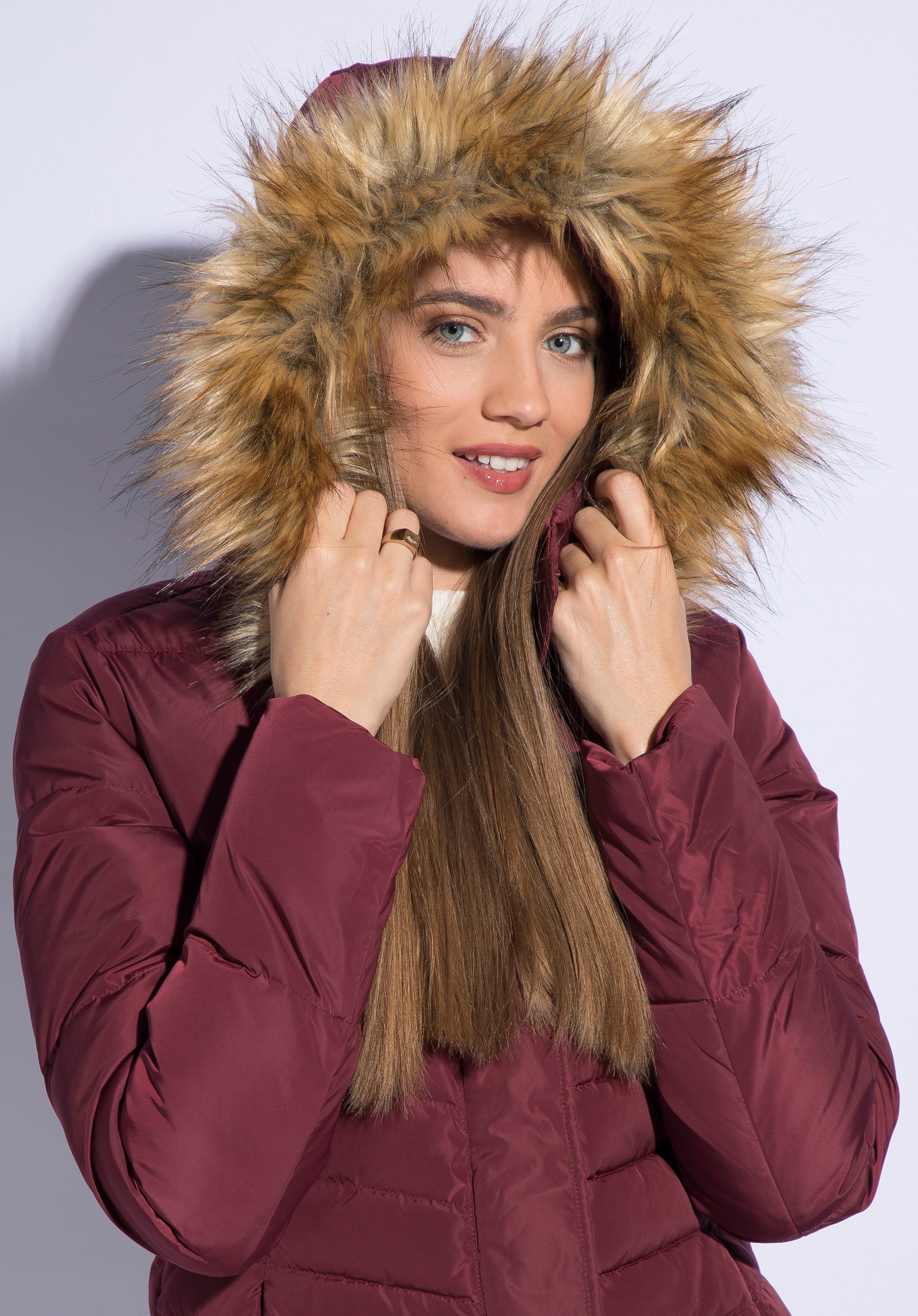 Damska kurtka puchowa pikowana z kapturem