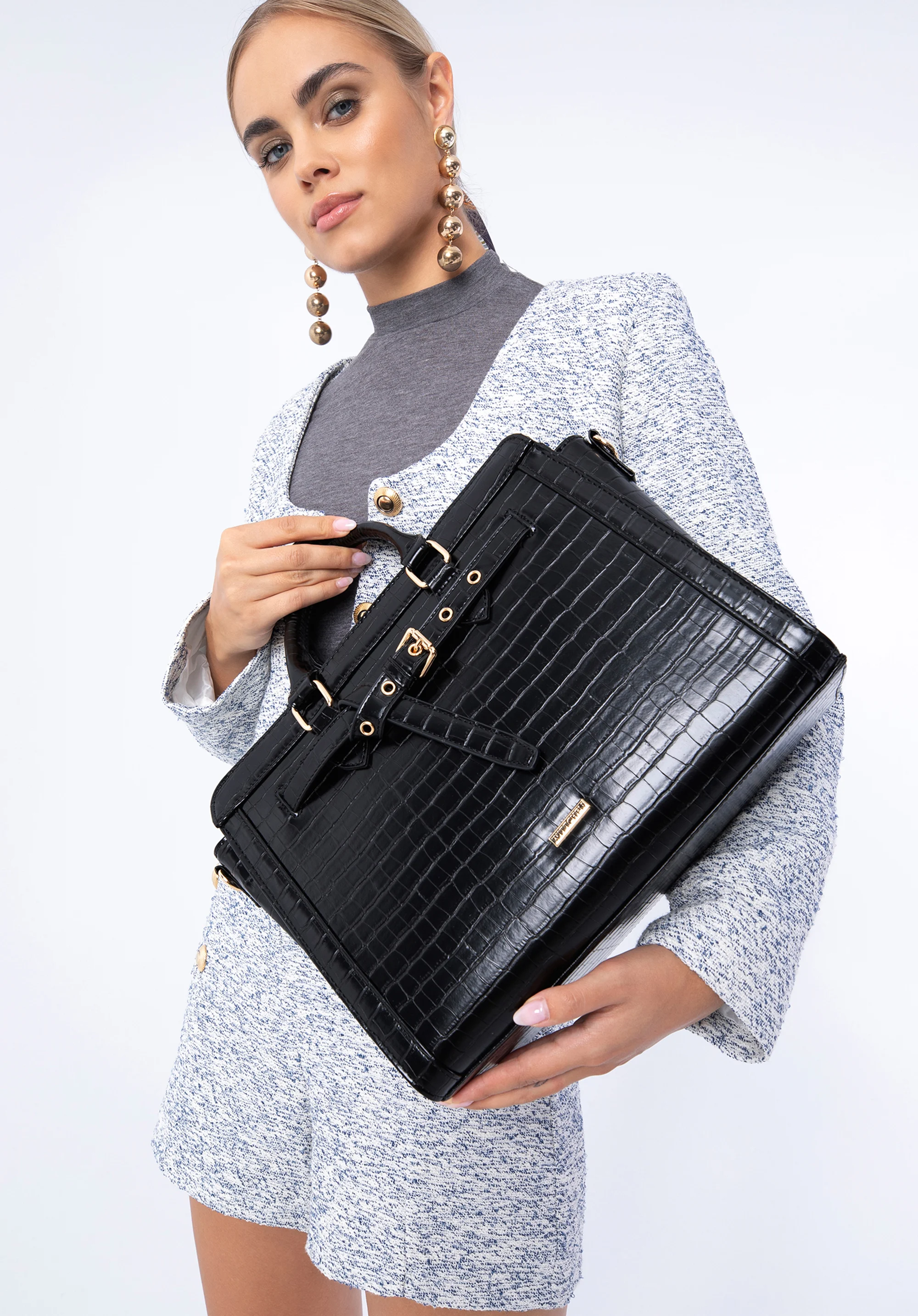 Torebka kuferek z ekoskóry croco z ozdobnym paskiem