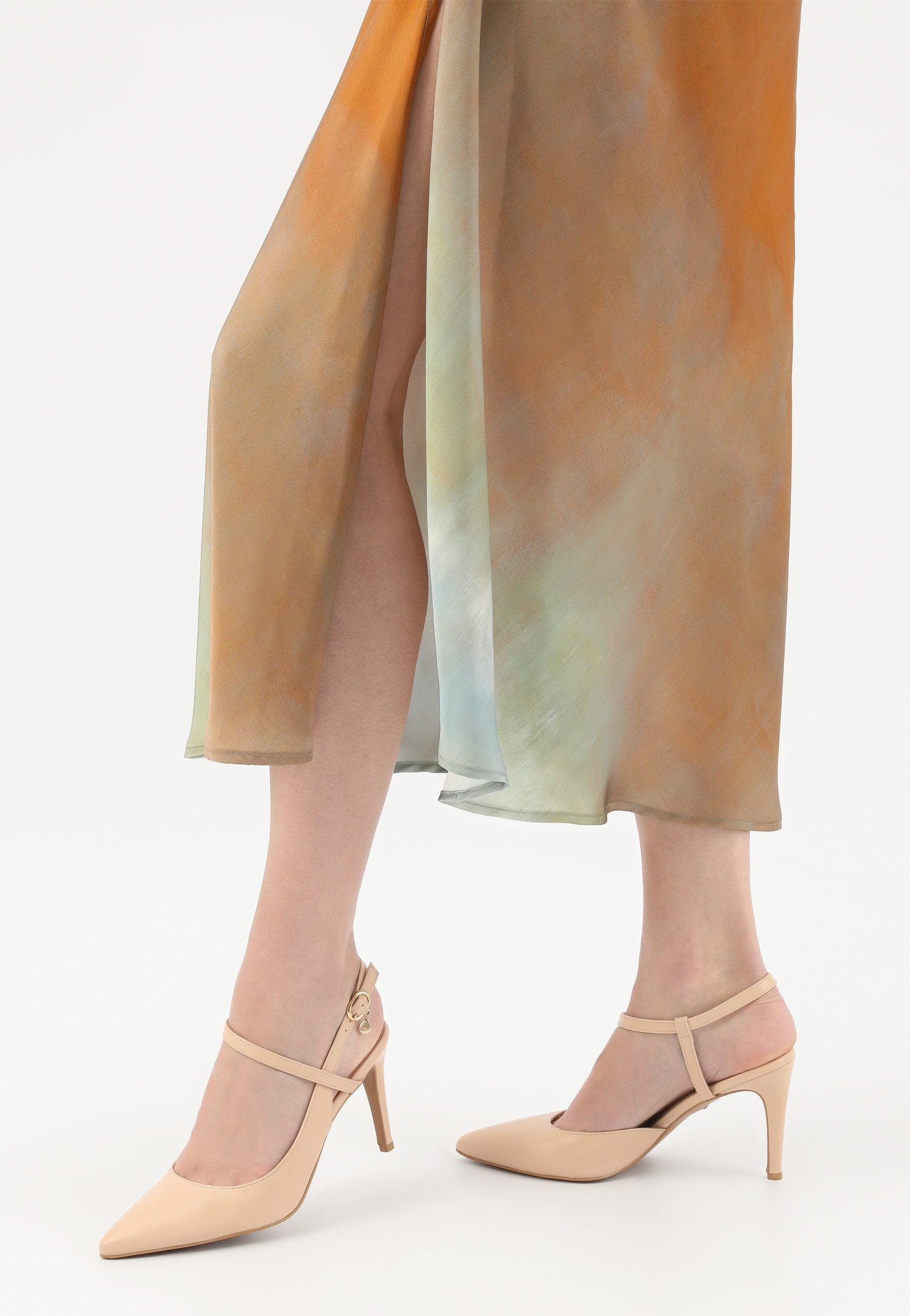 Beżowe czółenka z odkrytą piętą i obcasem typu szpilka