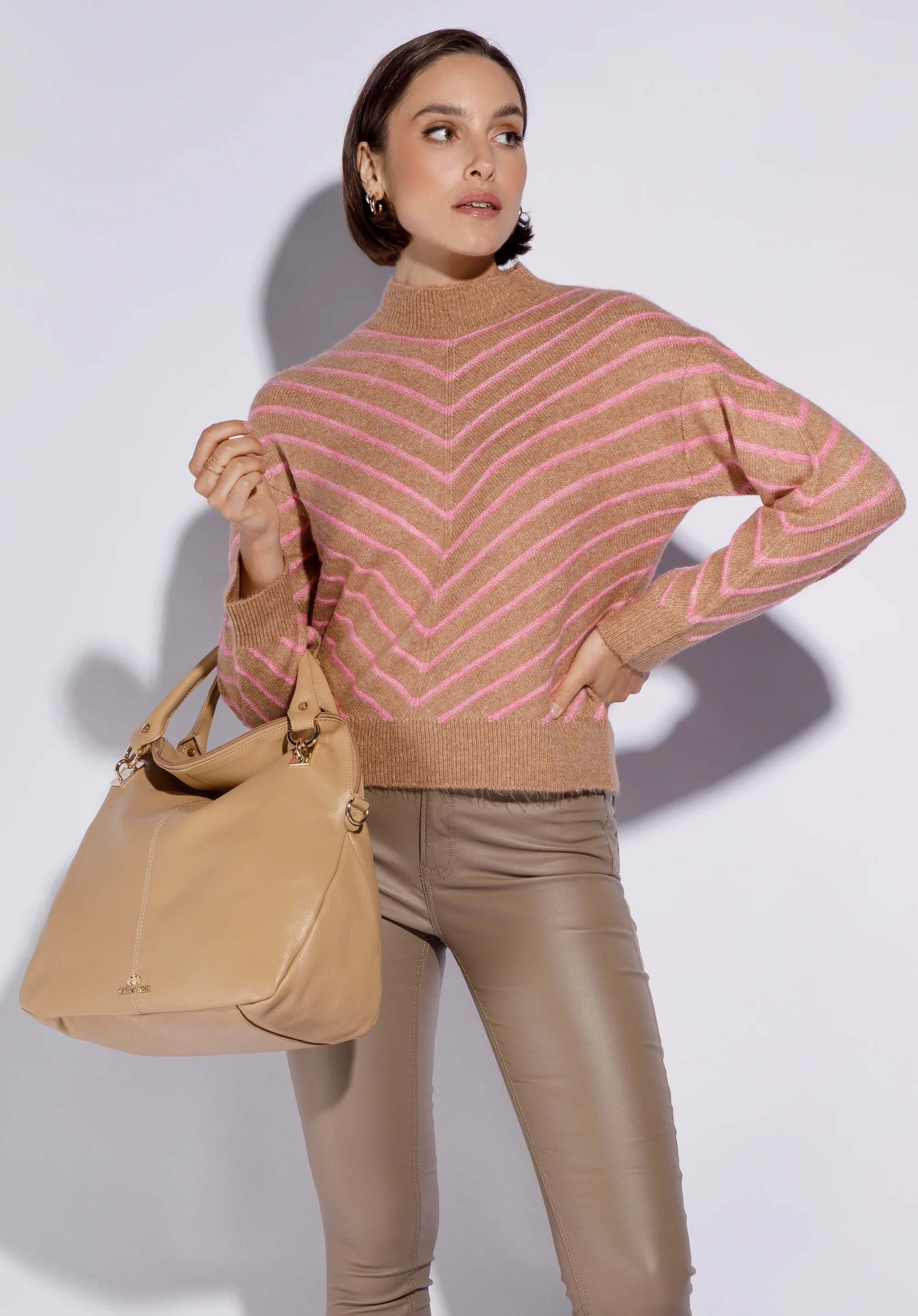 Torebka kuferek skórzana zaokrąglona