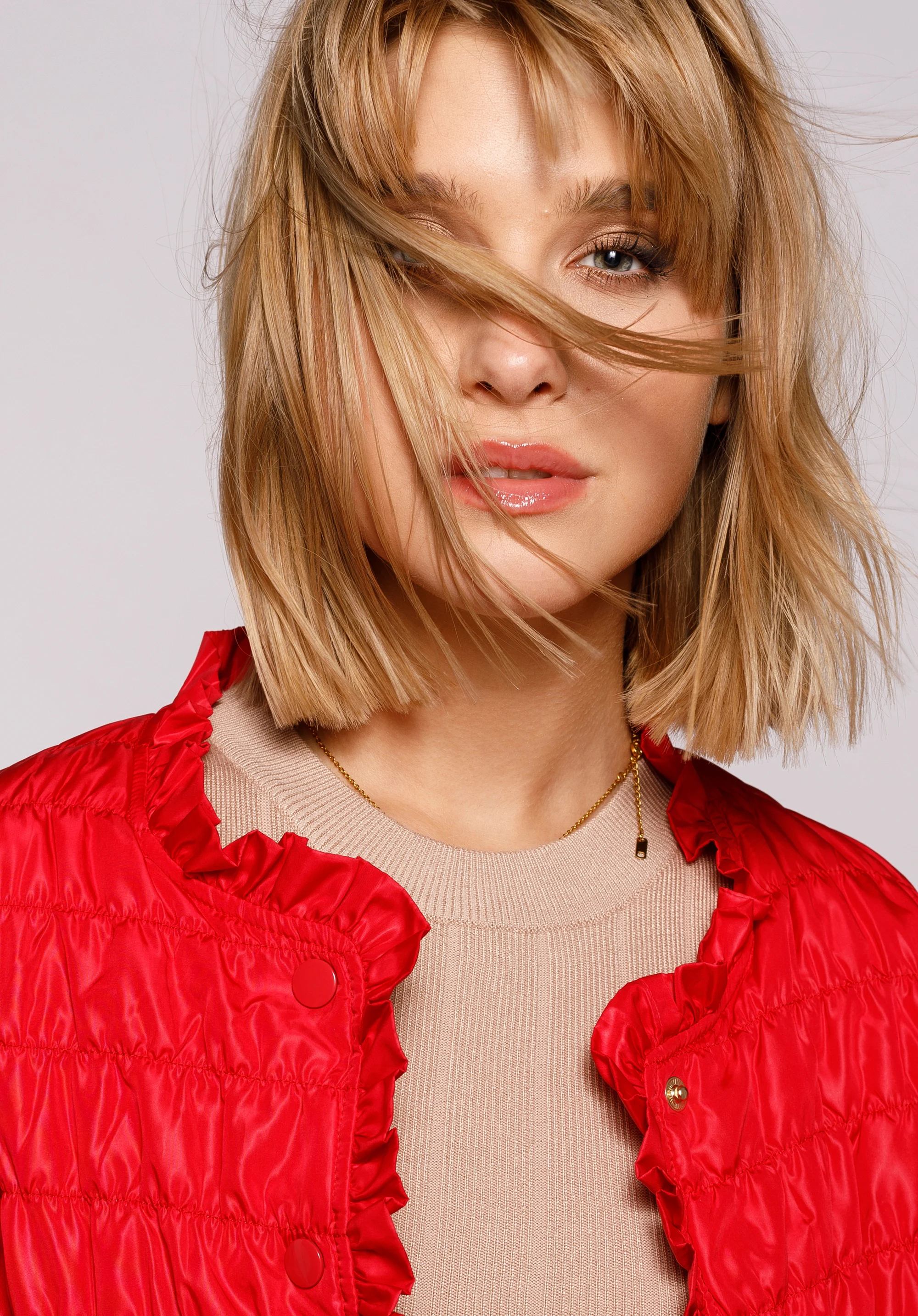 Damska kurtka pikowana i marszczona