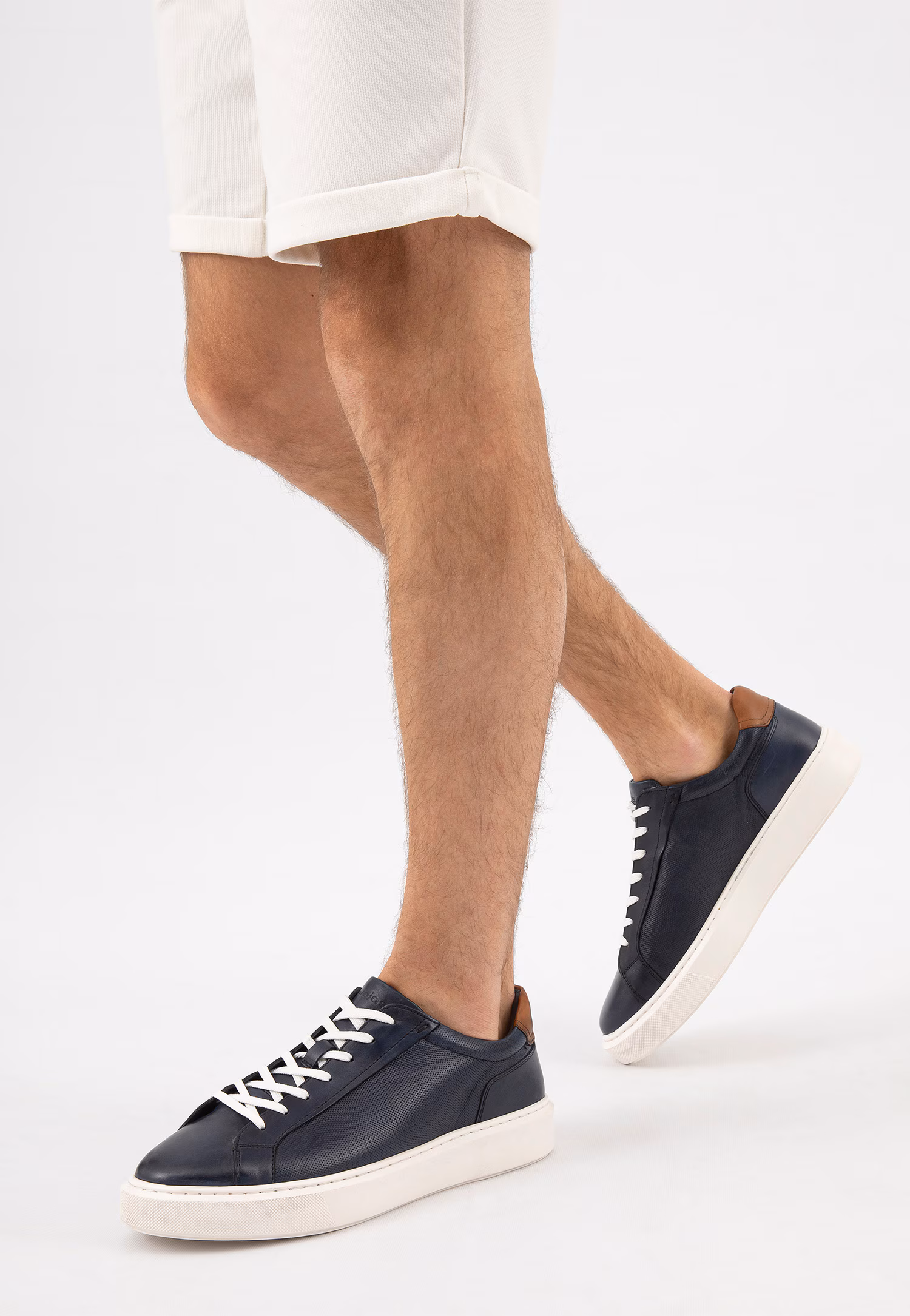 Granatowe trampki męskie ze skóry licowej z brązowymi wstawkami