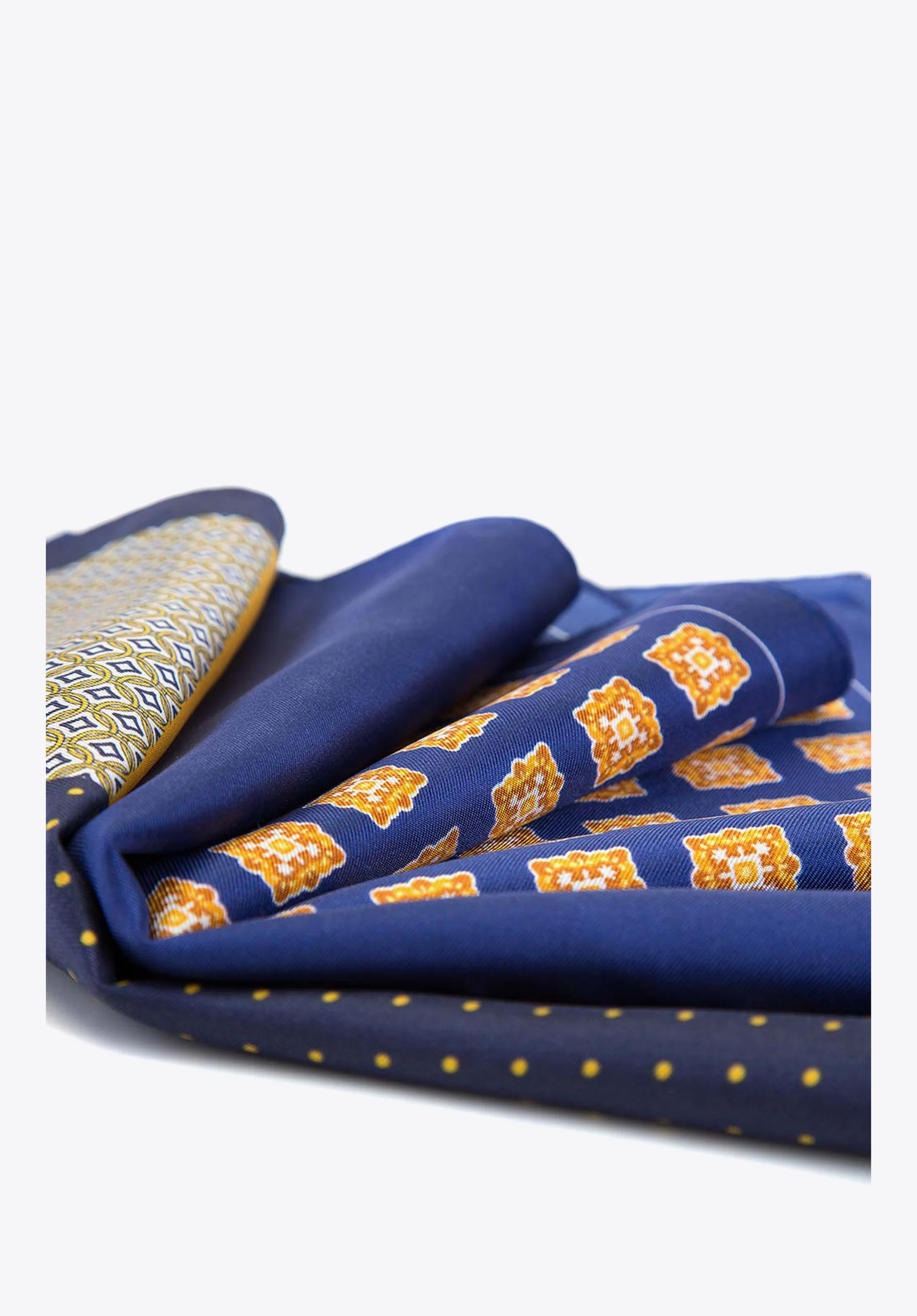 Zestaw trzech poszetek z jedwabiu