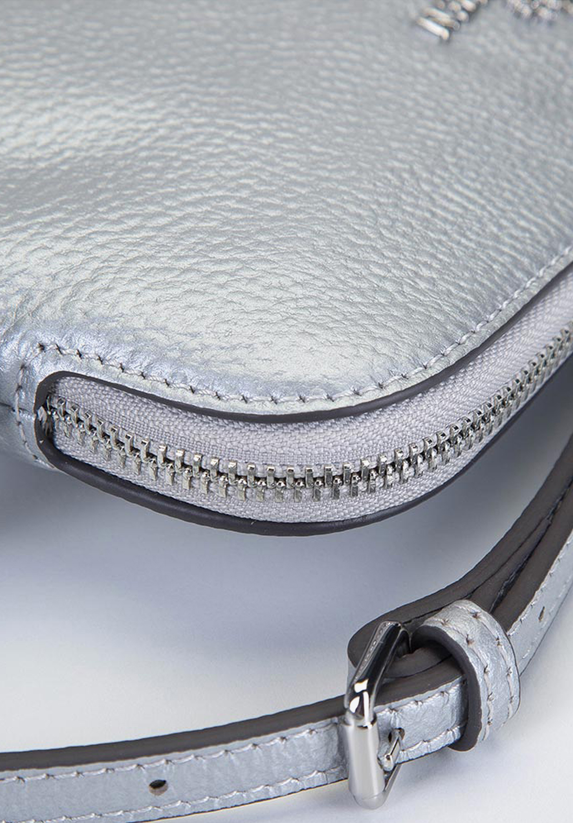 Damska listonoszka skórzana trapezowa