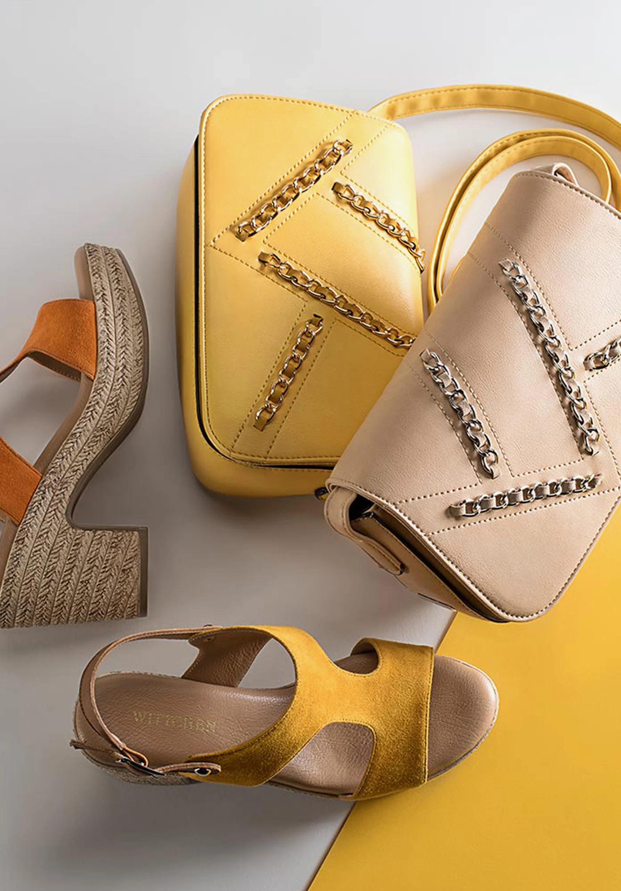 Sandały zamszowe na słupku na sznurkowej platformie