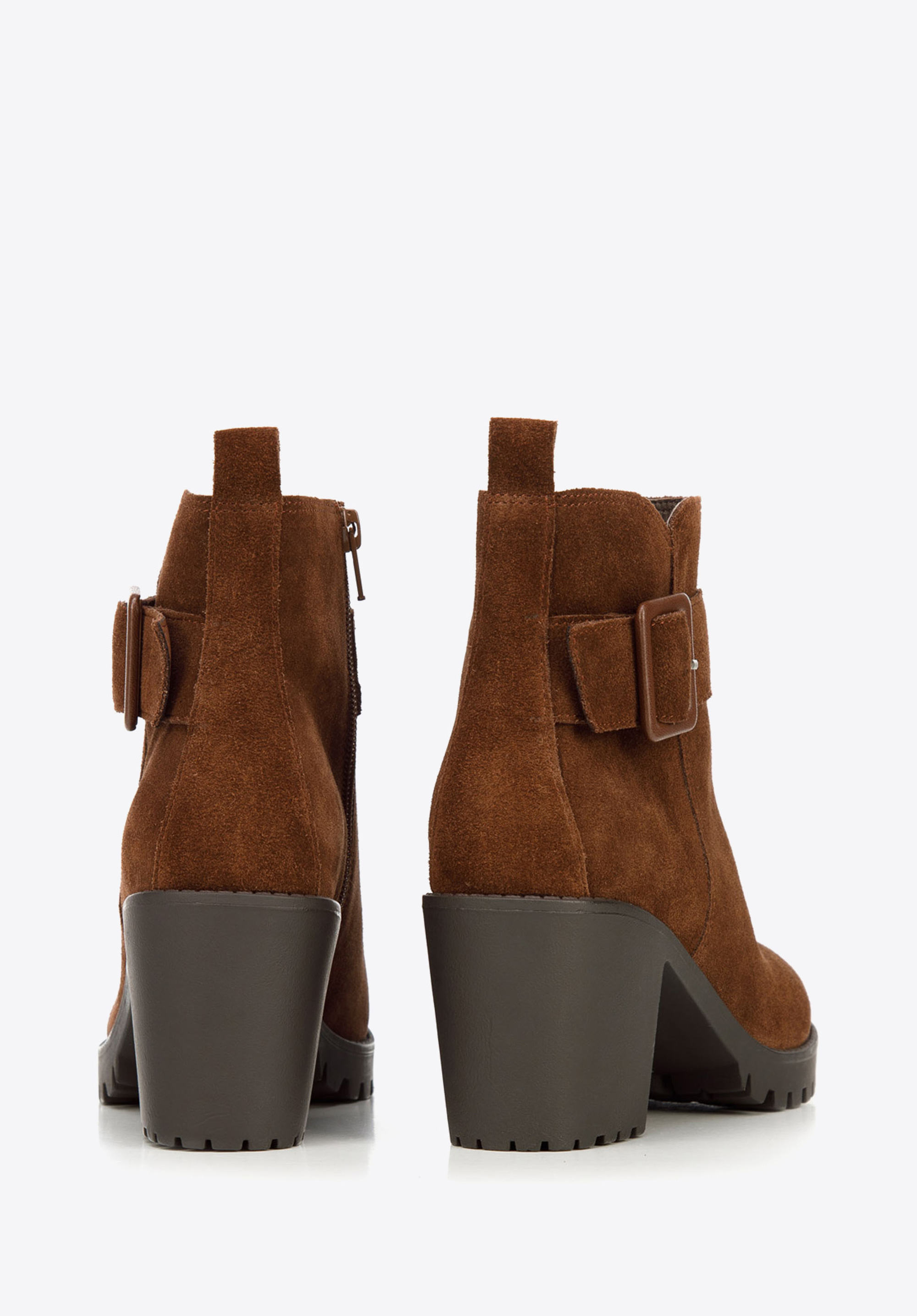 Damskie botki zamszowe z ozdobną klamrą