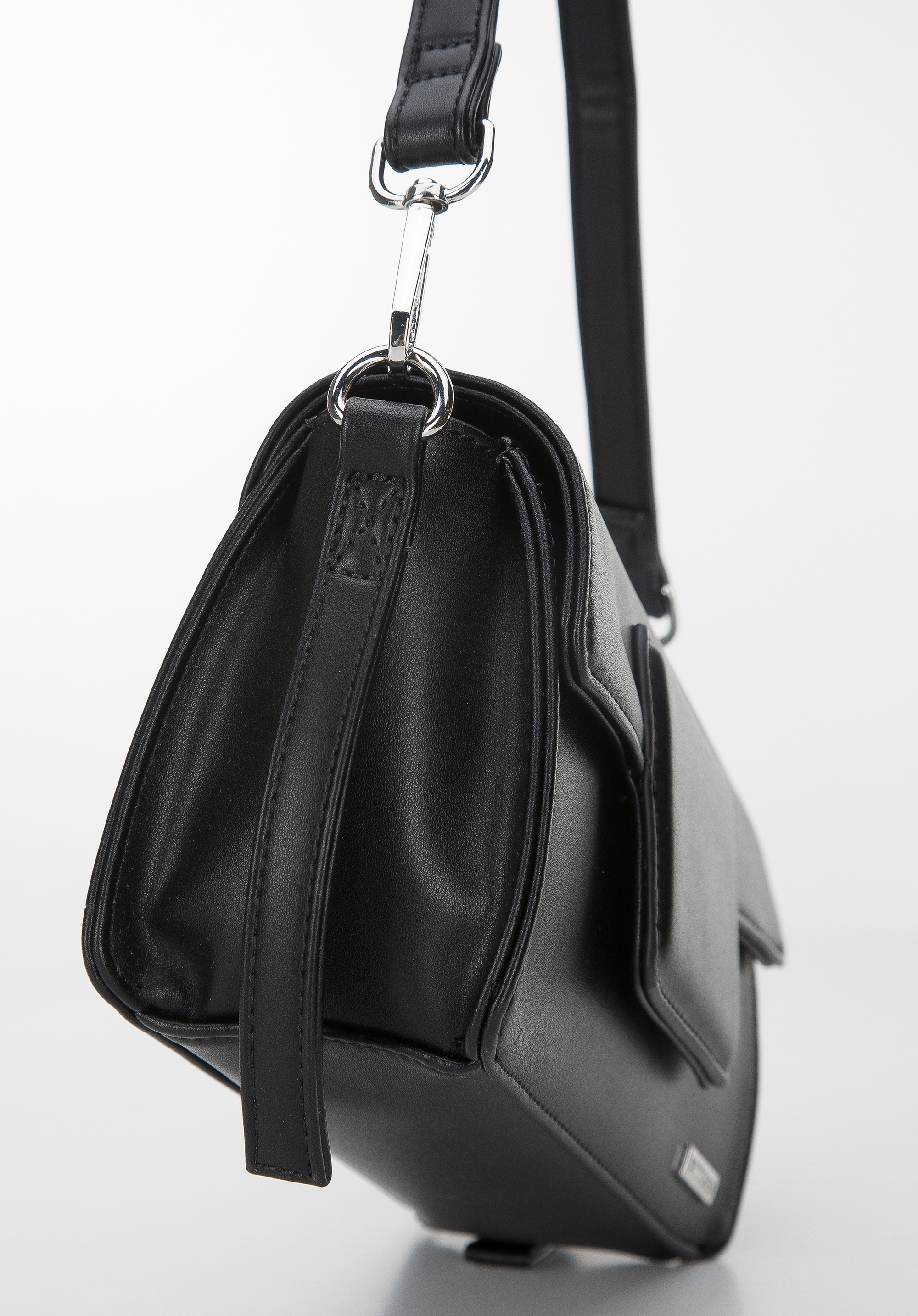 Damska torebka z geometrycznym zapięciem