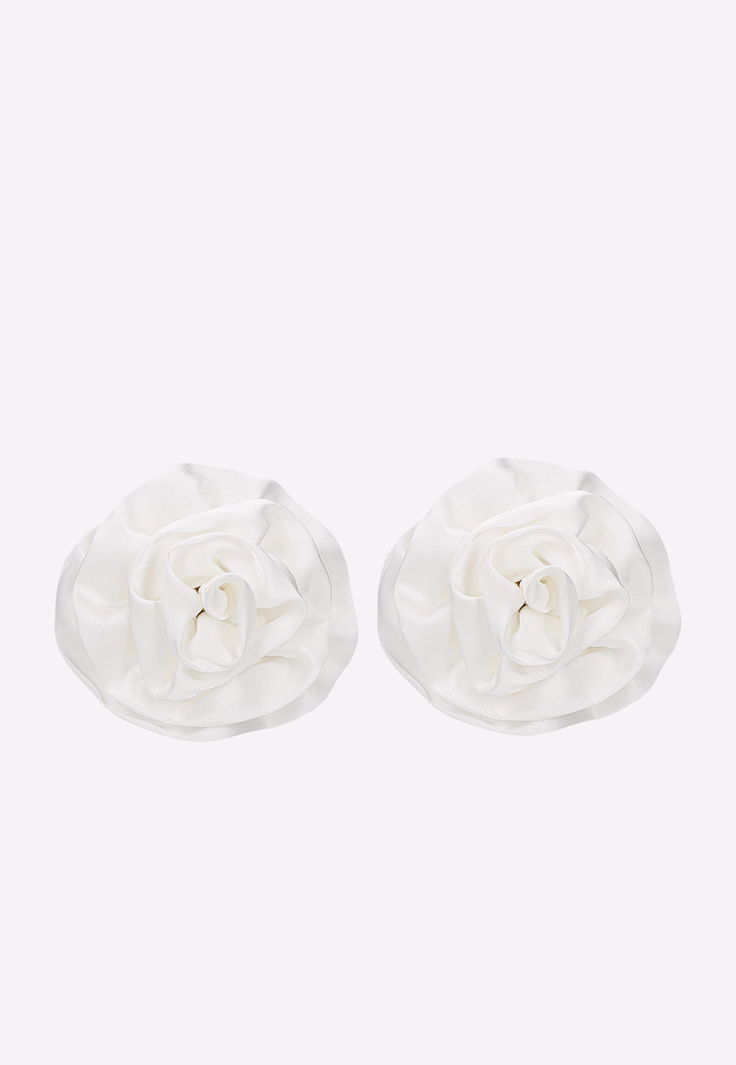 Biała satynowa ozdoba do butów