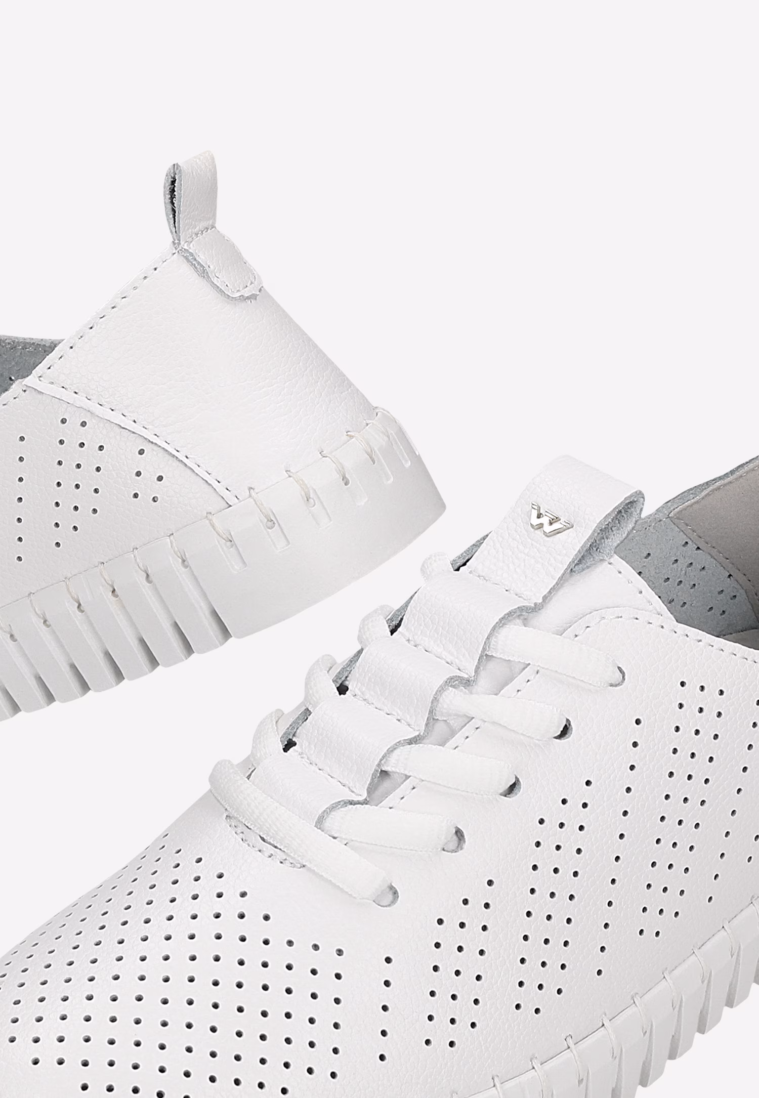 Białe trampki damskie z perforowanej skóry licowej