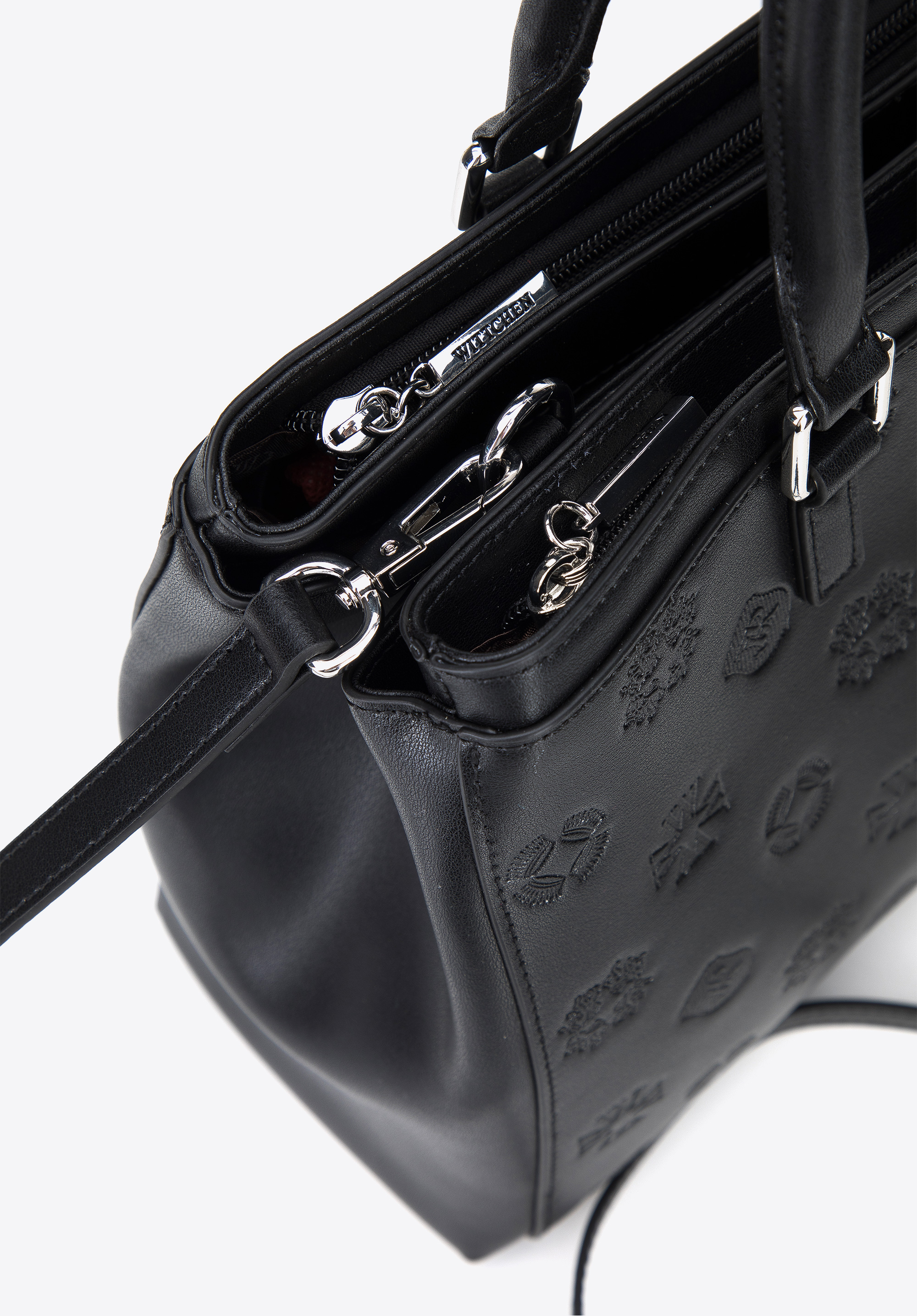 Torebka kuferek ze skóry tłoczonej w monogram