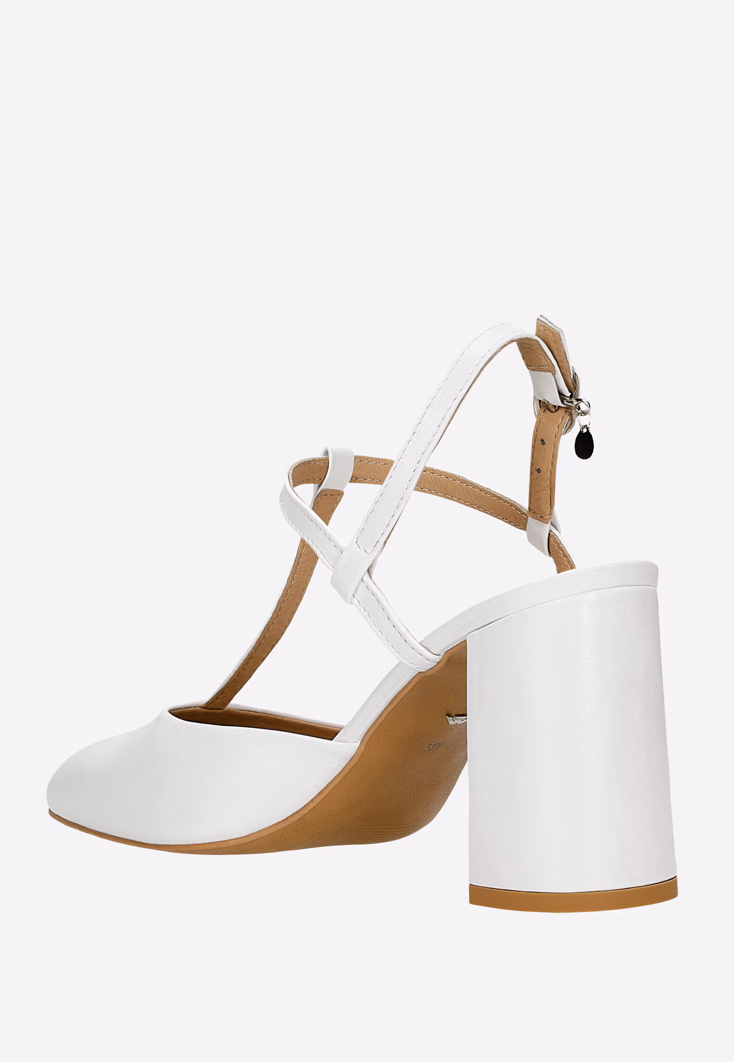 Białe czółenka na słupku z odkrytą piętą